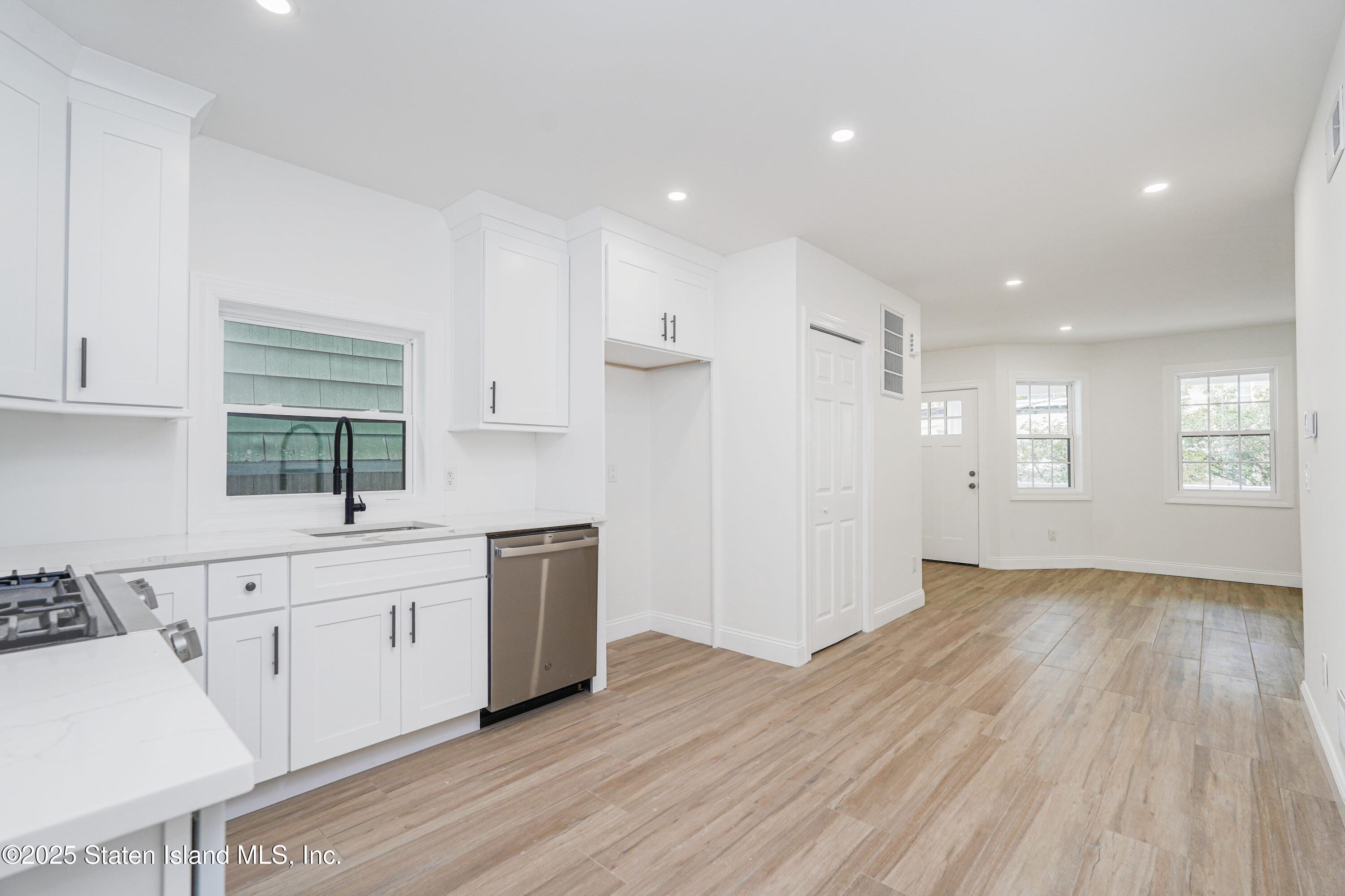 24-26 York Avenue, Staten Island, NY, 10301 image 13