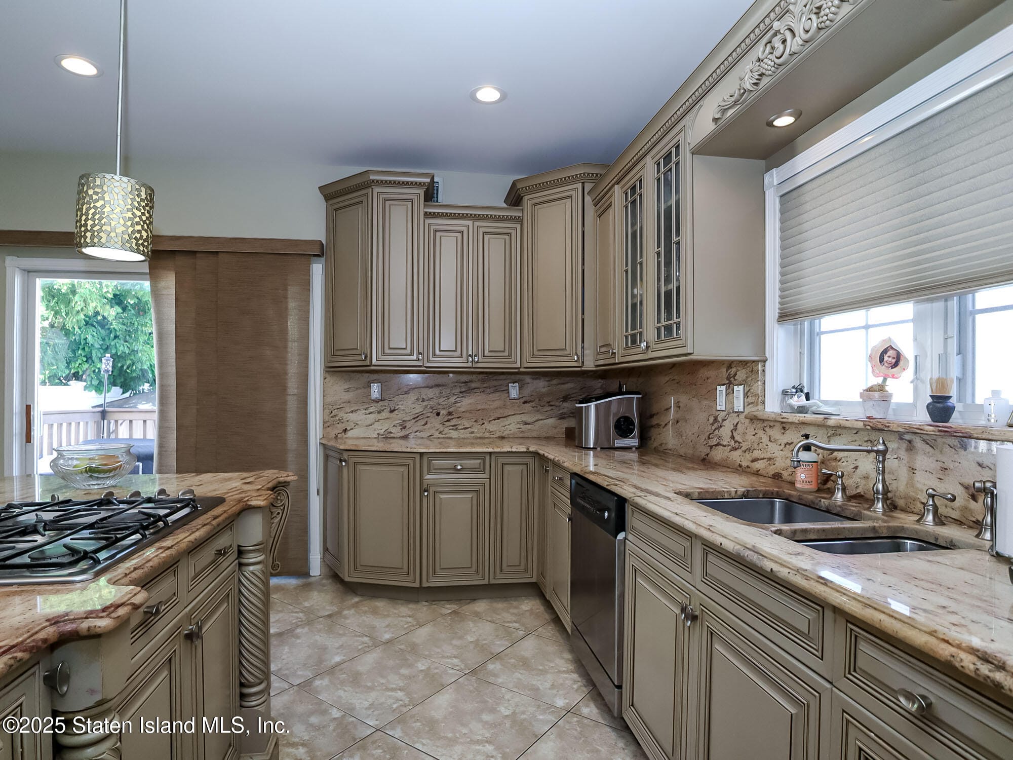 267 Woods Of Arden Road, Staten Island, NY, 10312 image 12