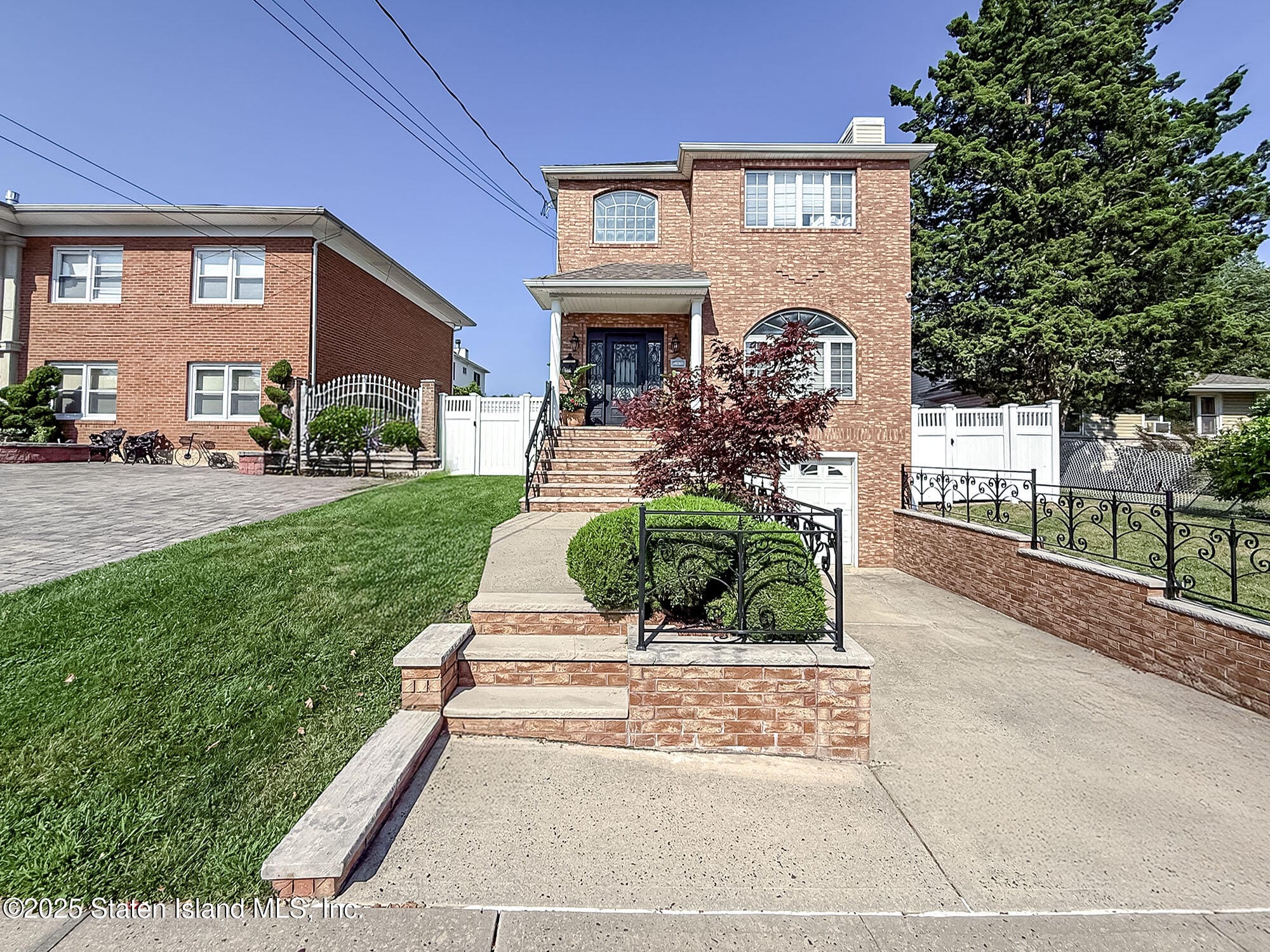 267 Woods Of Arden Road Image 1