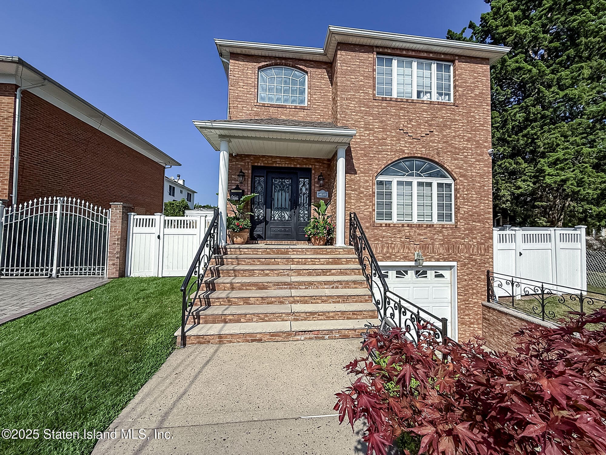 267 Woods Of Arden Road Image 2