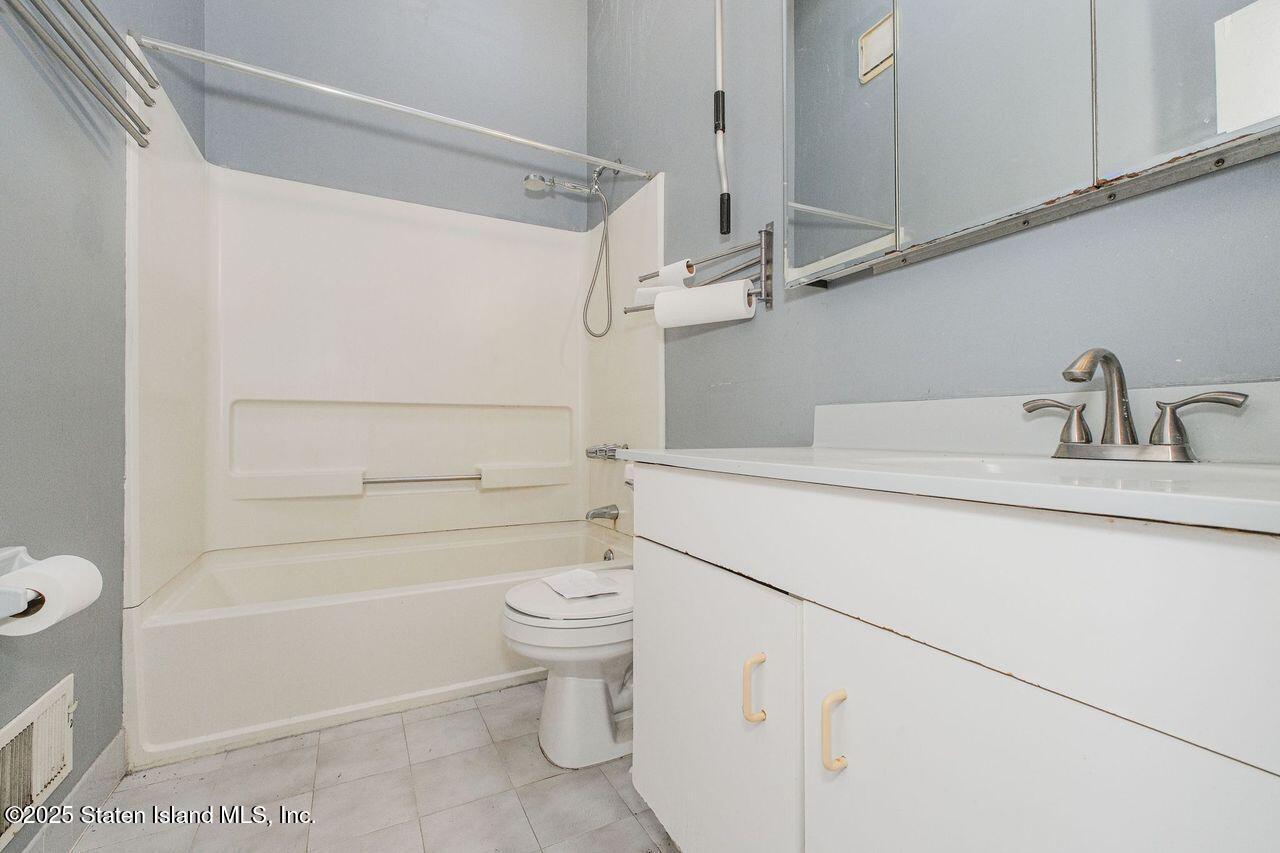 63 Avon Lane, Staten Island, NY, 10314 image 12