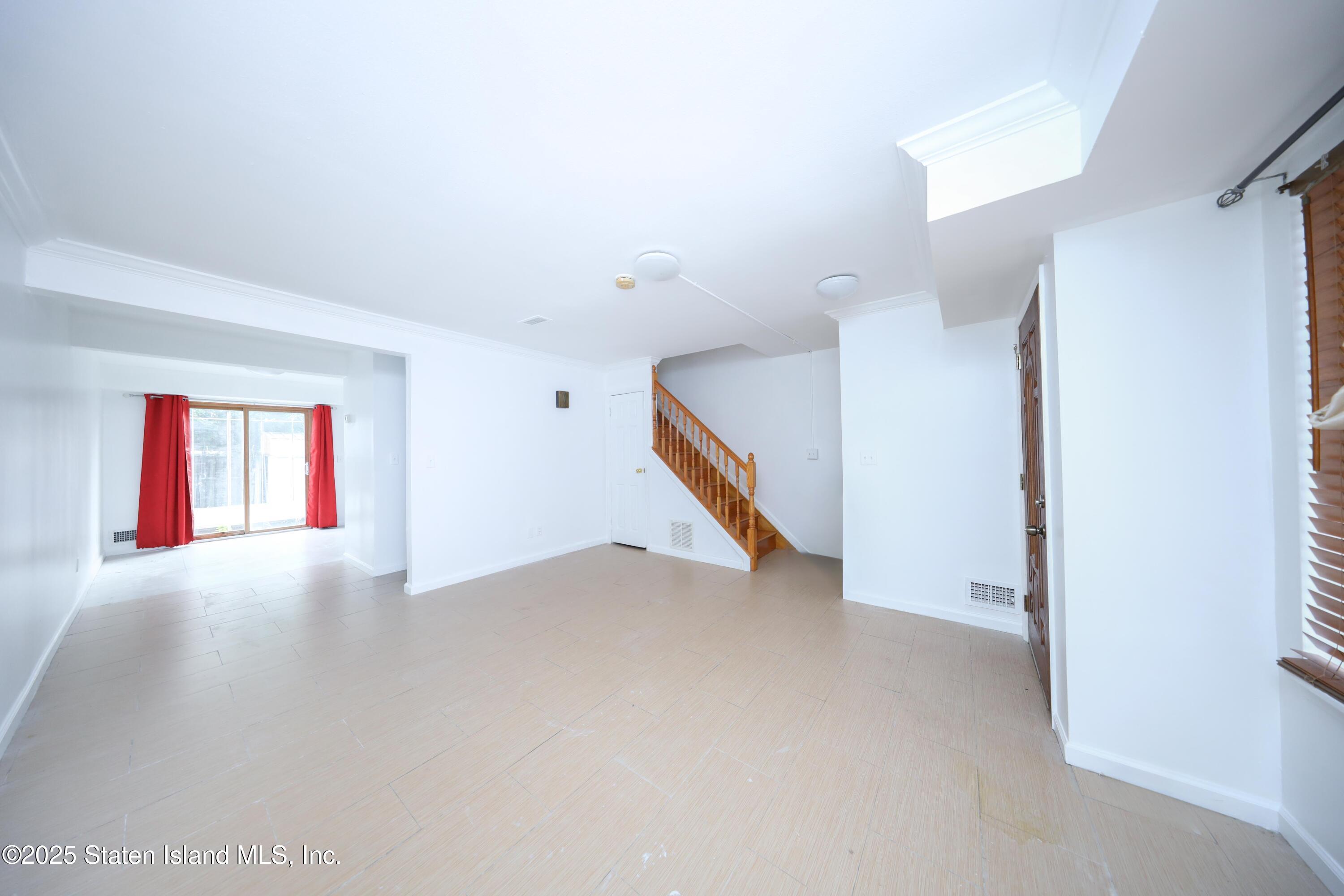 176 Arlington Place Image 4