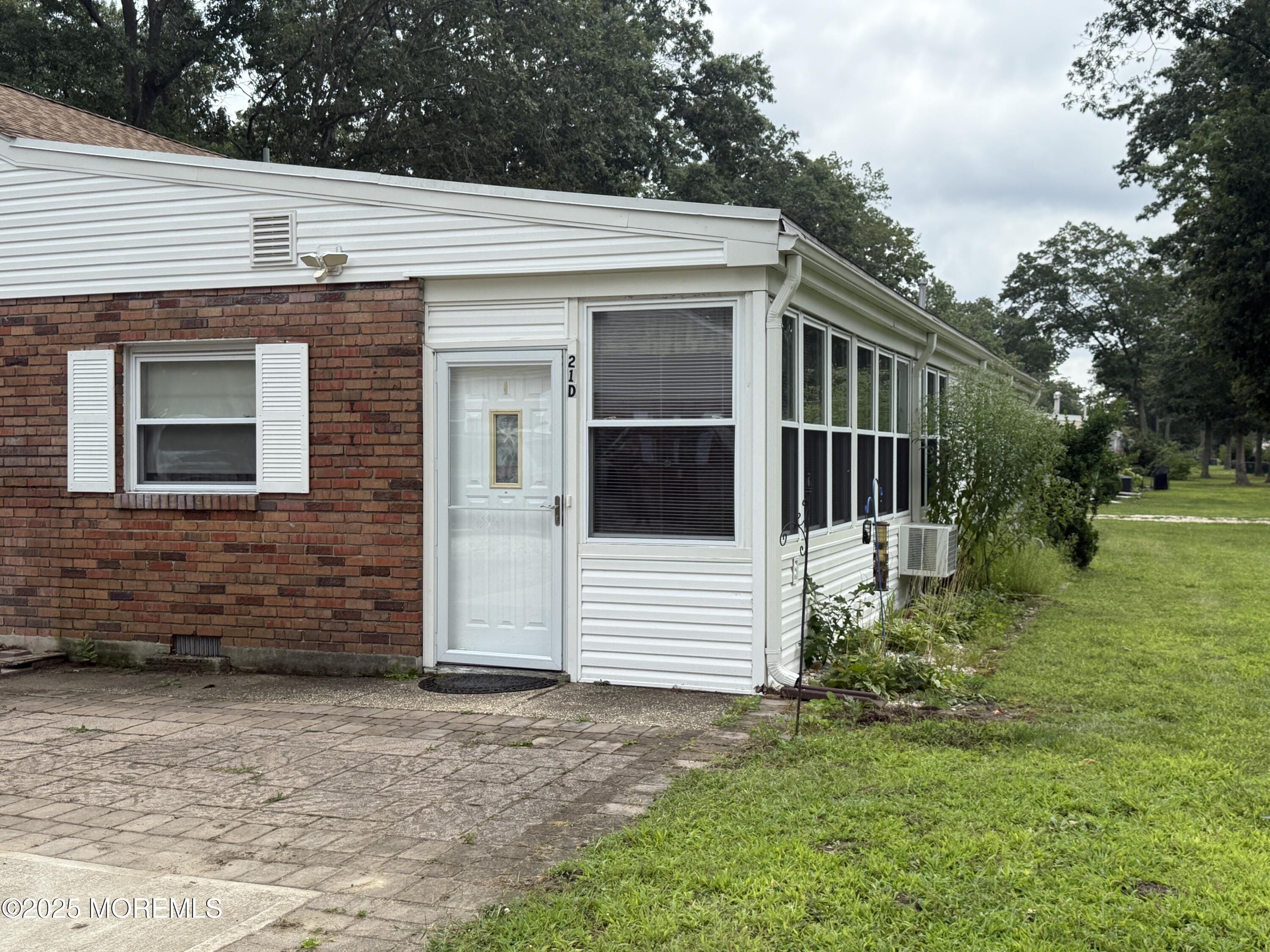 21 Cedar Street D Image 1