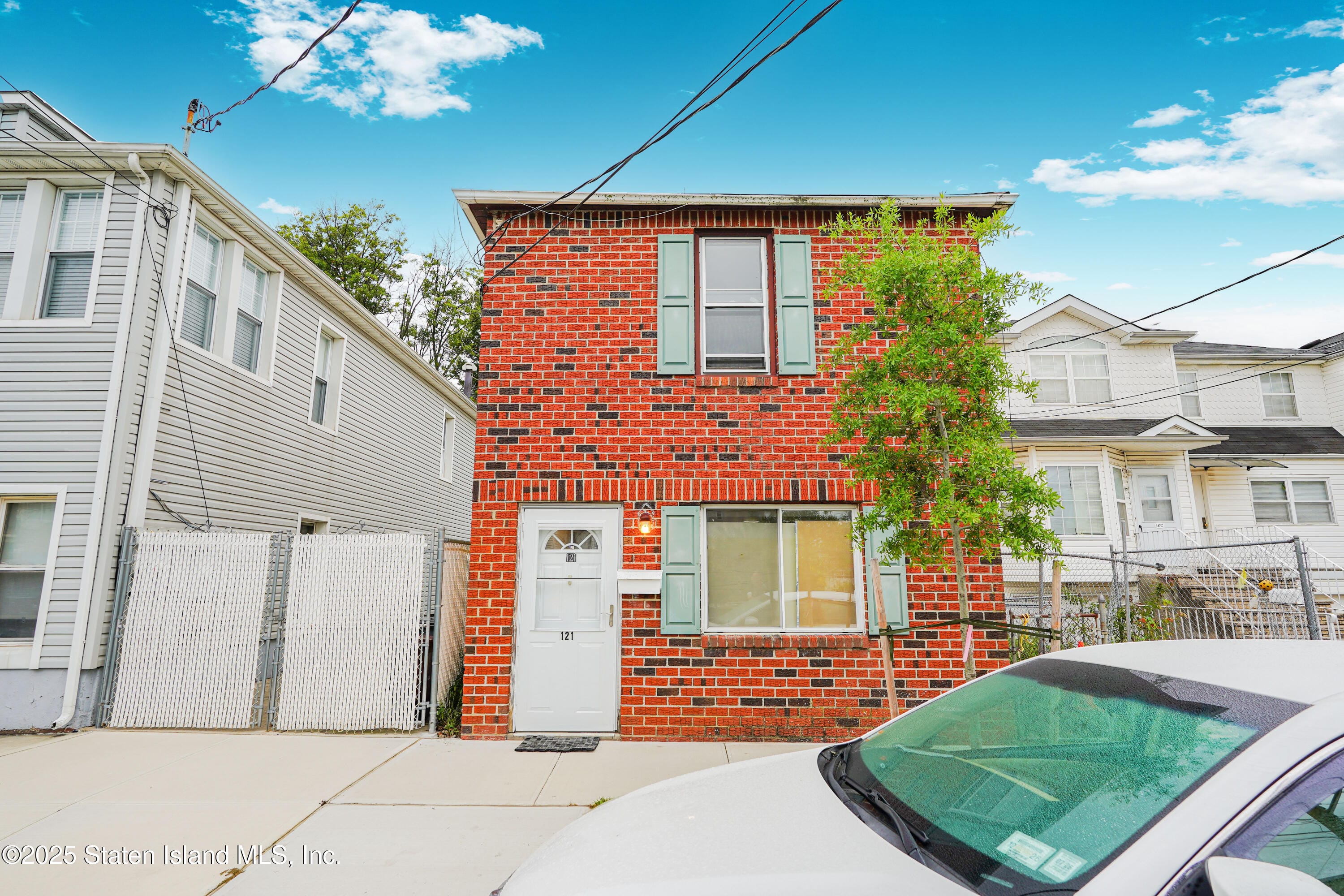 121 Hett Avenue Image 2