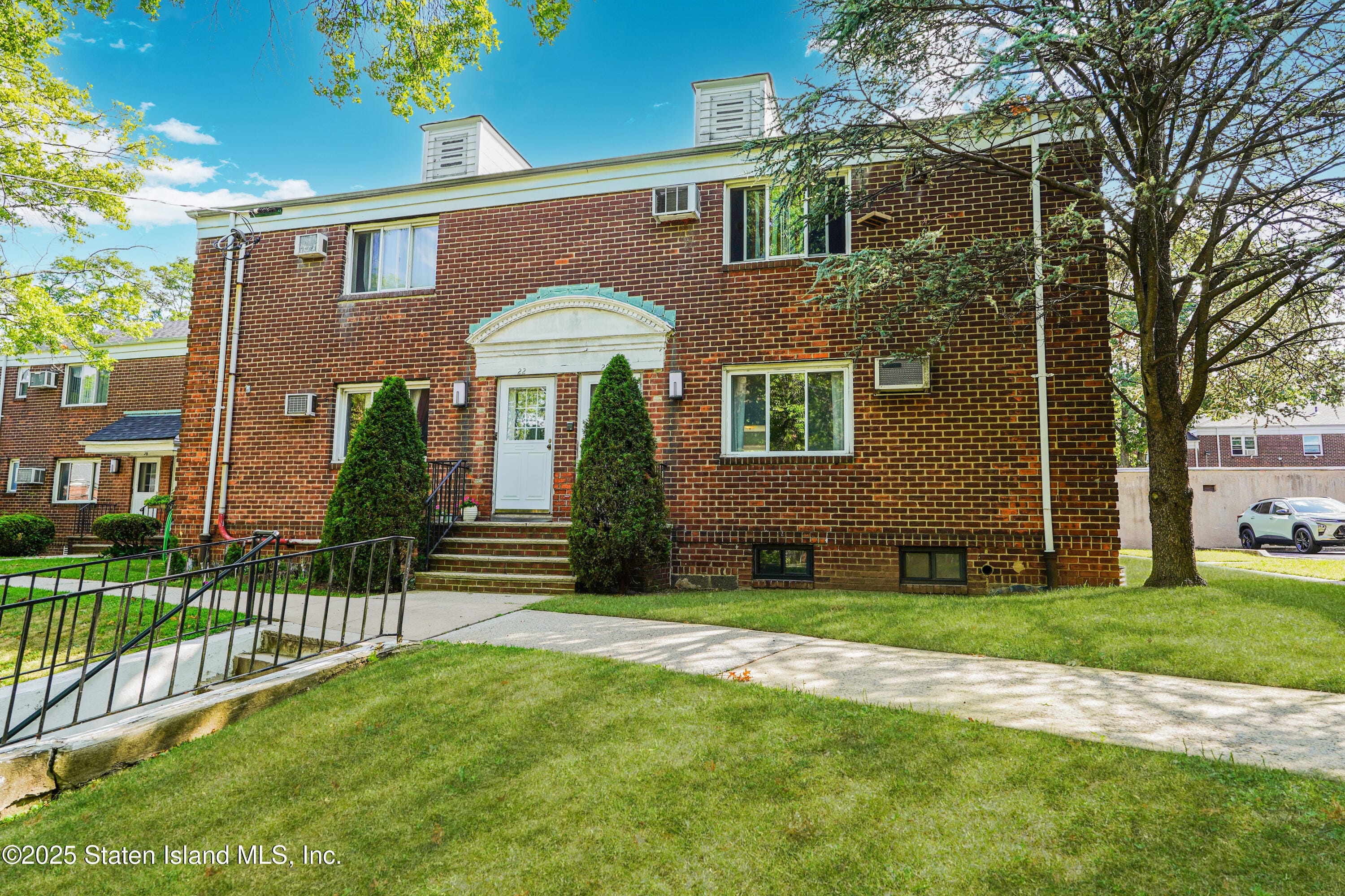 20 Stratford Avenue A Image 1