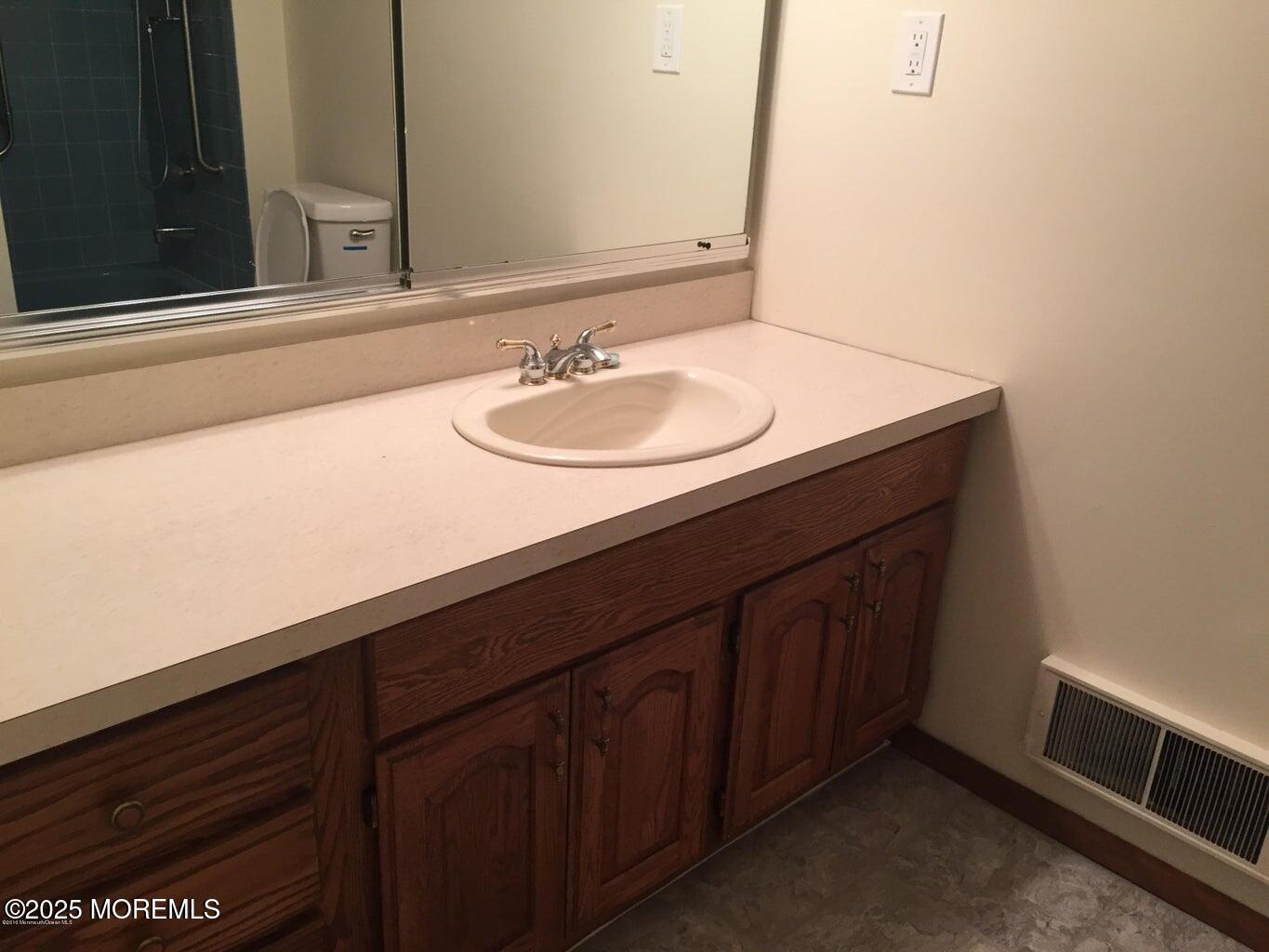 84 Amberly Drive J, Manalapan, NJ, 07726 image 23
