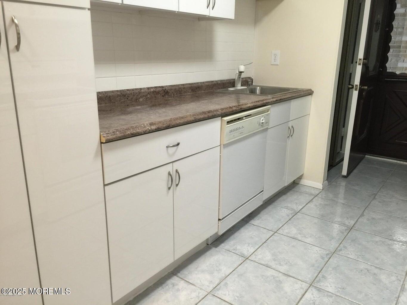 84 Amberly Drive J, Manalapan, NJ, 07726 image 14