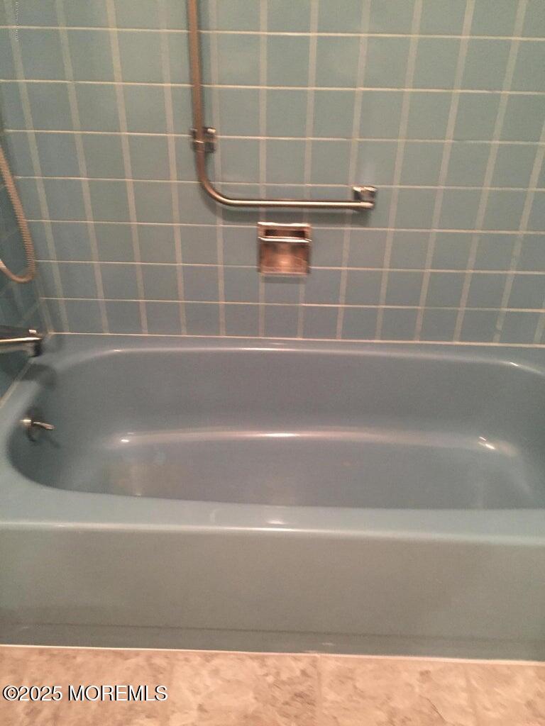 84 Amberly Drive J, Manalapan, NJ, 07726 image 19