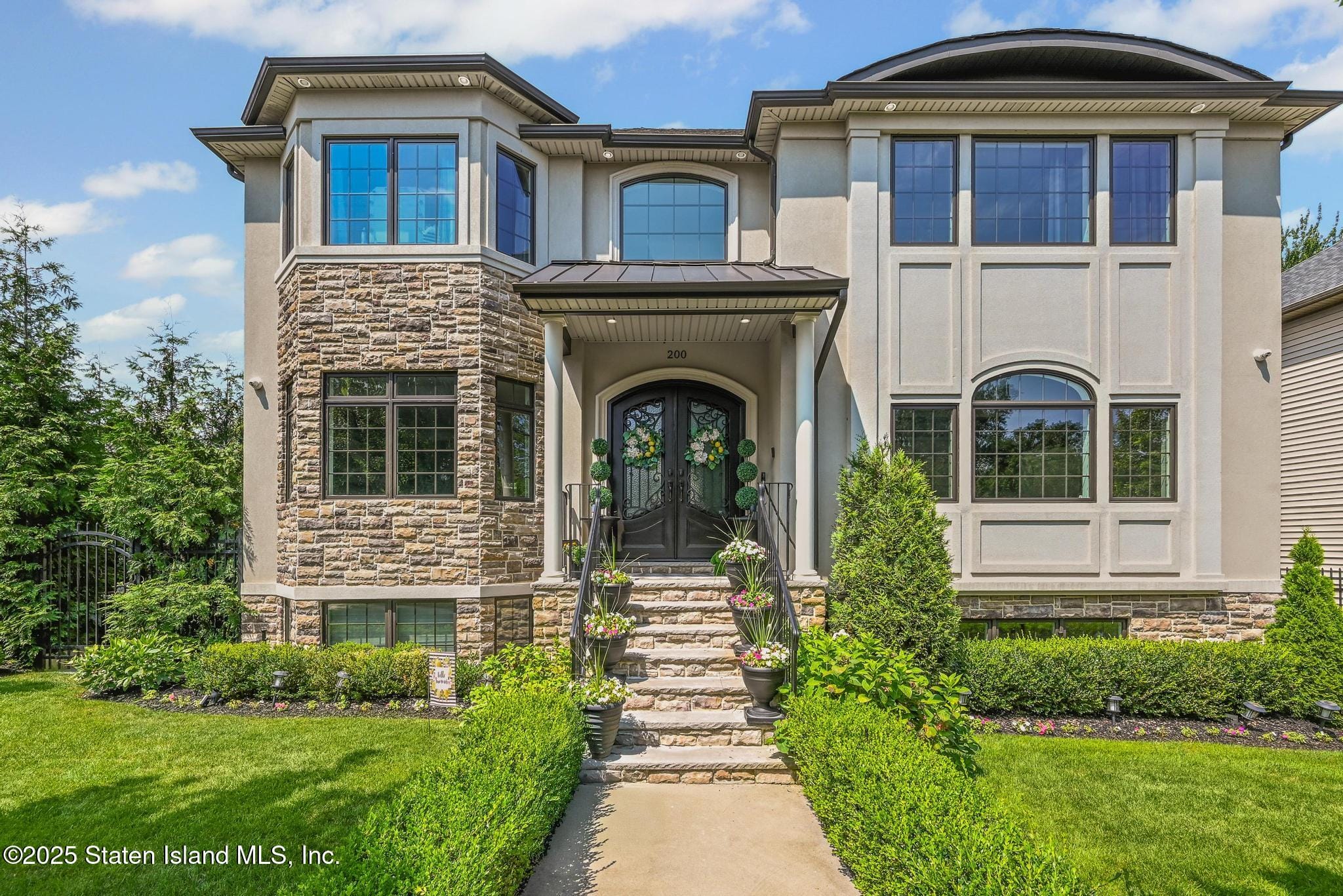 200 Cheevers Lane Image 1