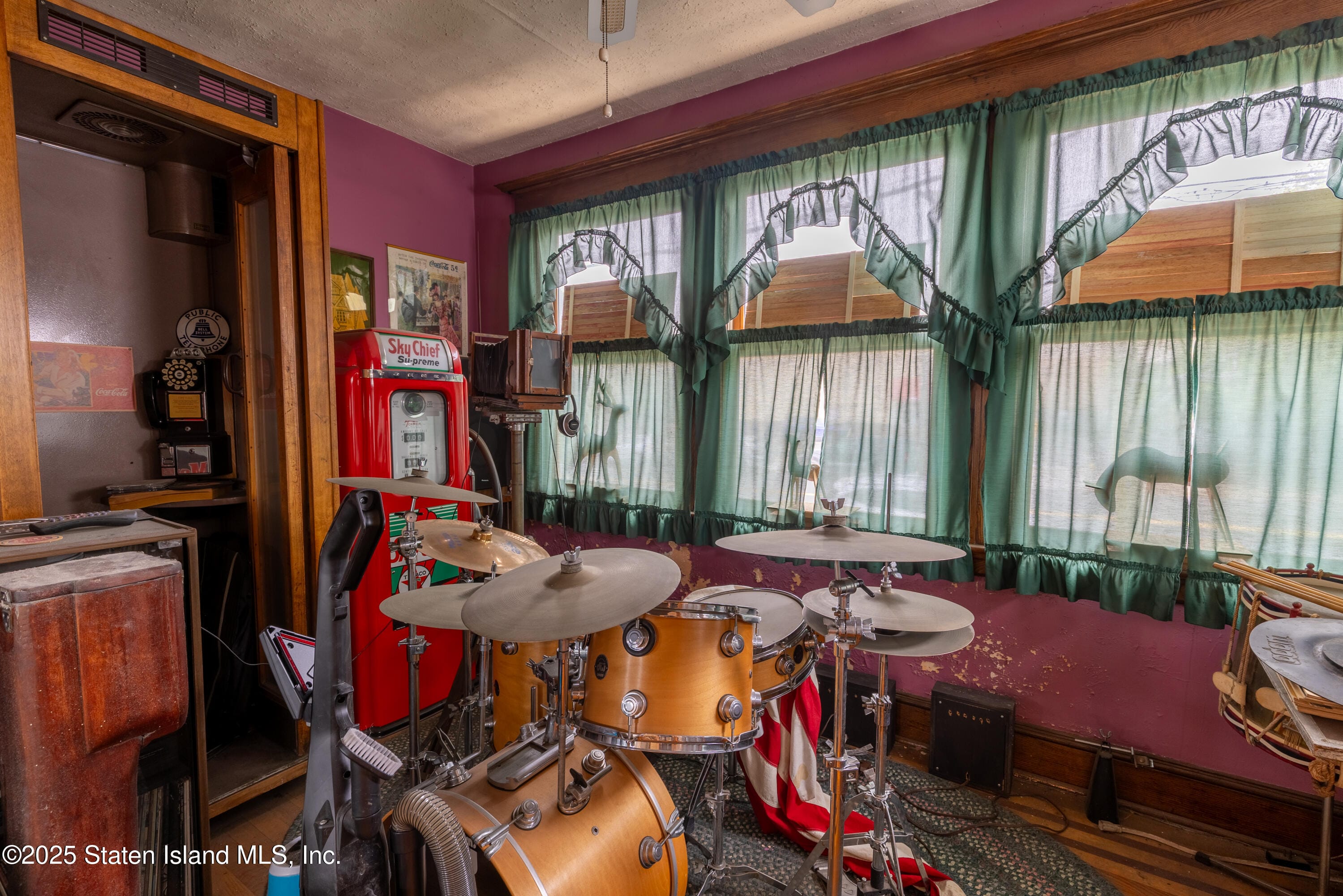 348 Decker Avenue Image 5