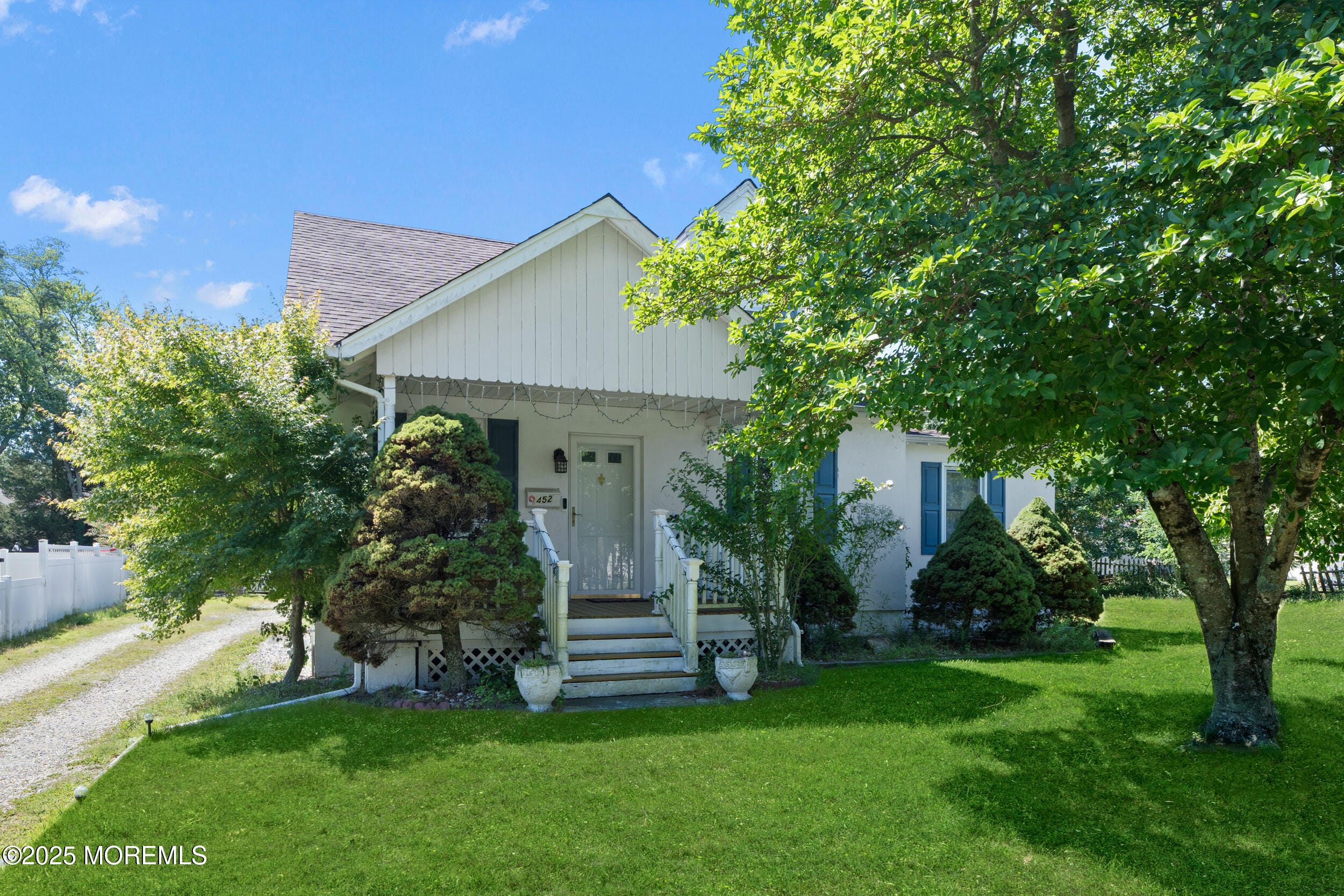 452 W Park Avenue Image 1