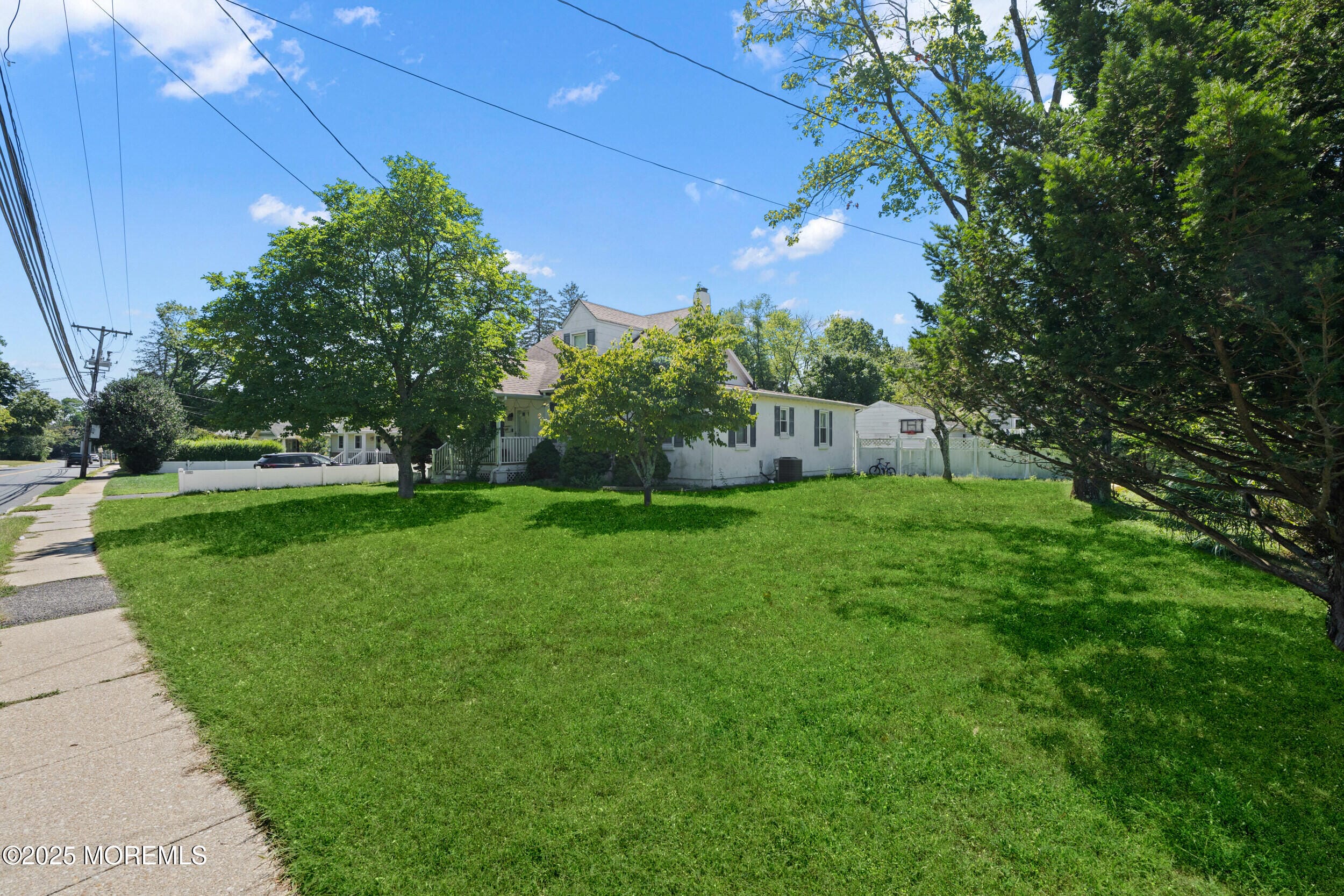 452 W Park Avenue Image 2