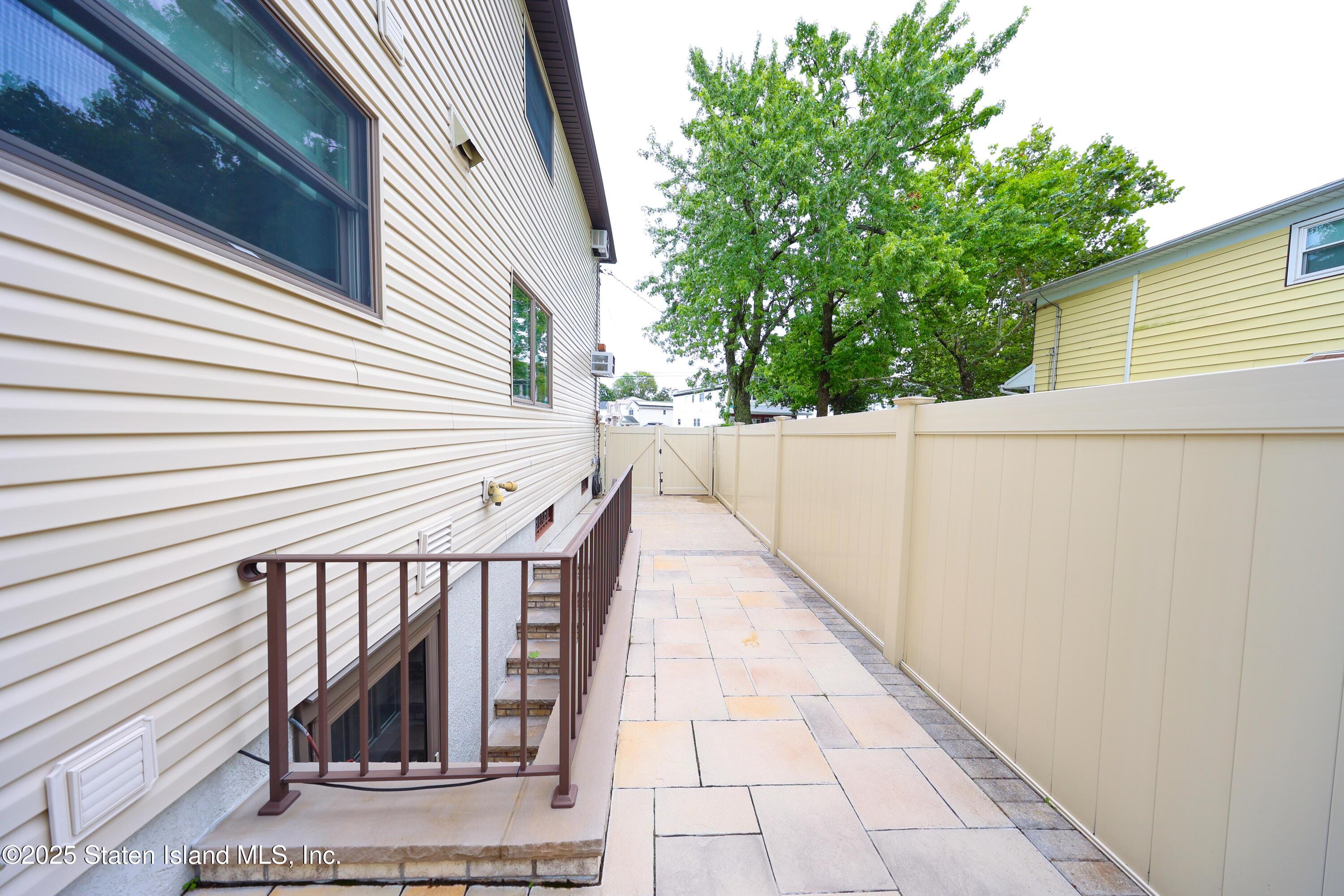 54 S Railroad Avenue, Staten Island, NY, 10305 image 24