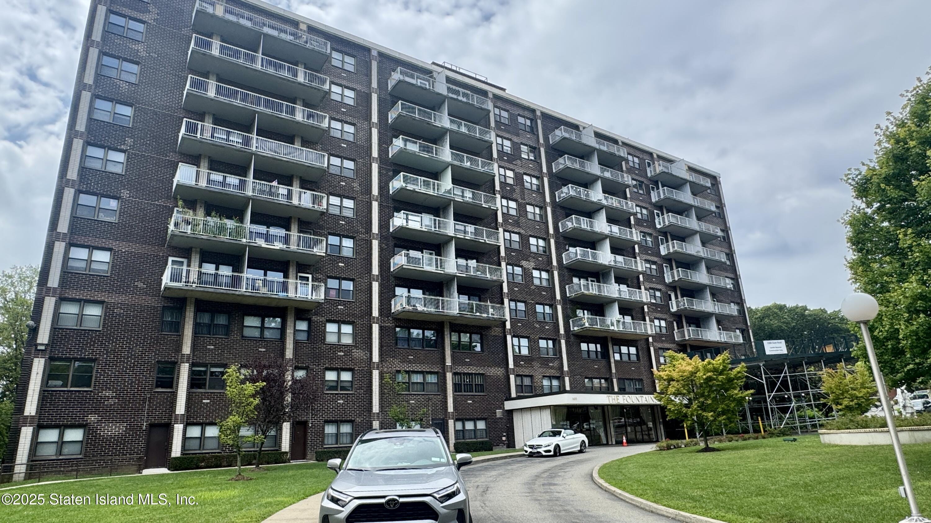 1100 Clove Road 2b Image 1