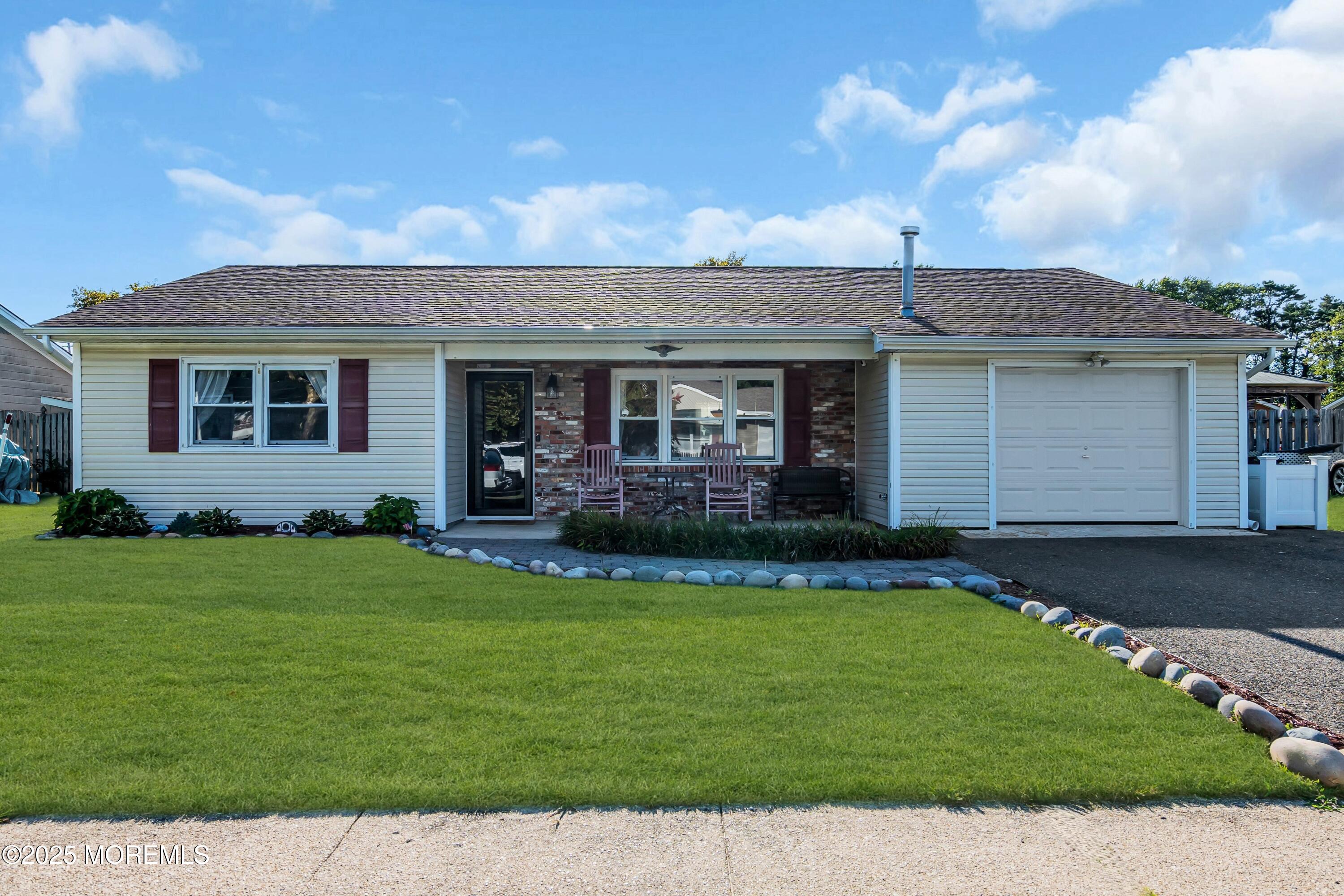 6 Roxbury Drive Image 1