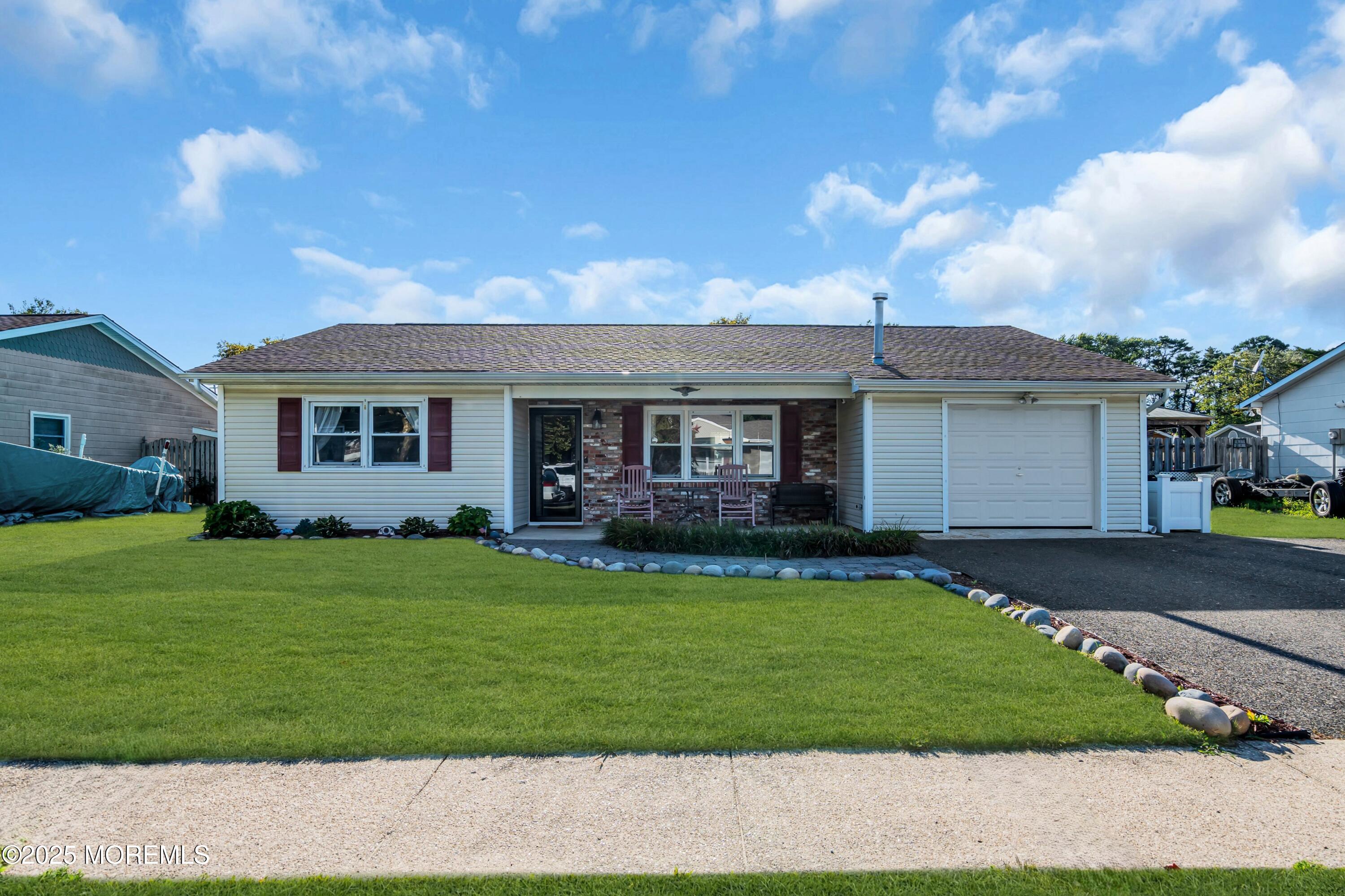 6 Roxbury Drive Image 4