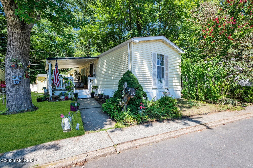 17 South Drive, East Windsor, NJ, 08520