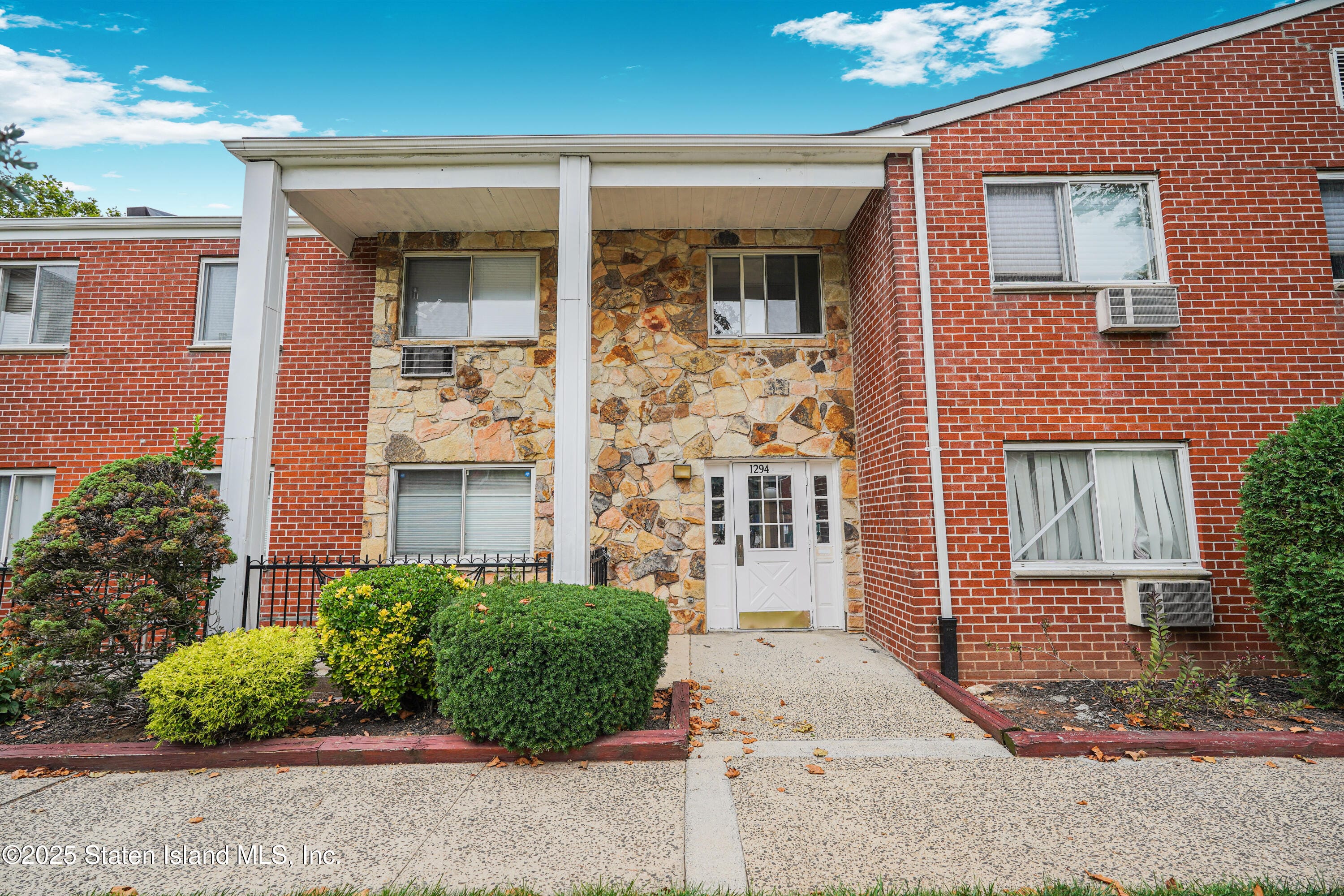 1294 Rockland Avenue 1 D Image 1