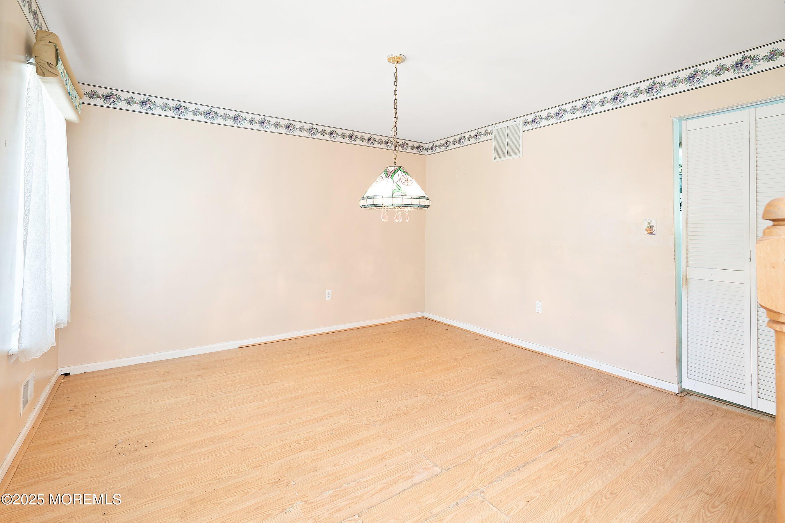 7 Willowtree Court Image 4