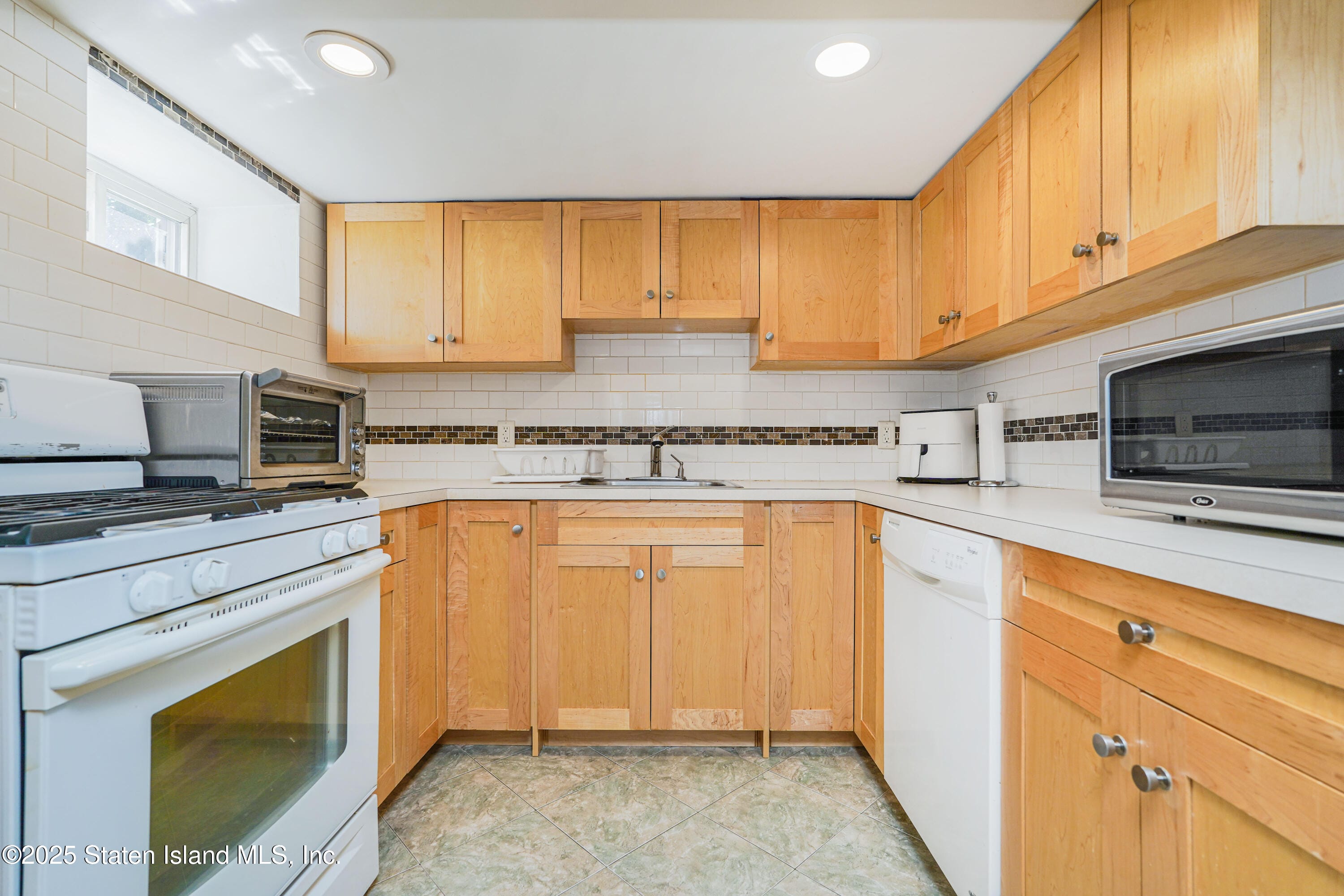 86 Fremont Avenue, Staten Island, NY, 10306 image 30