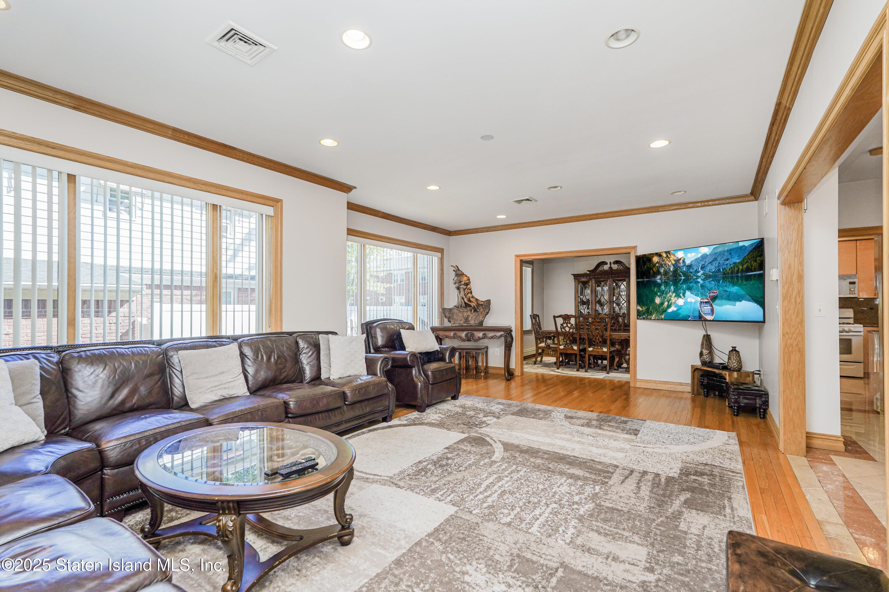 86 Fremont Avenue Image 5