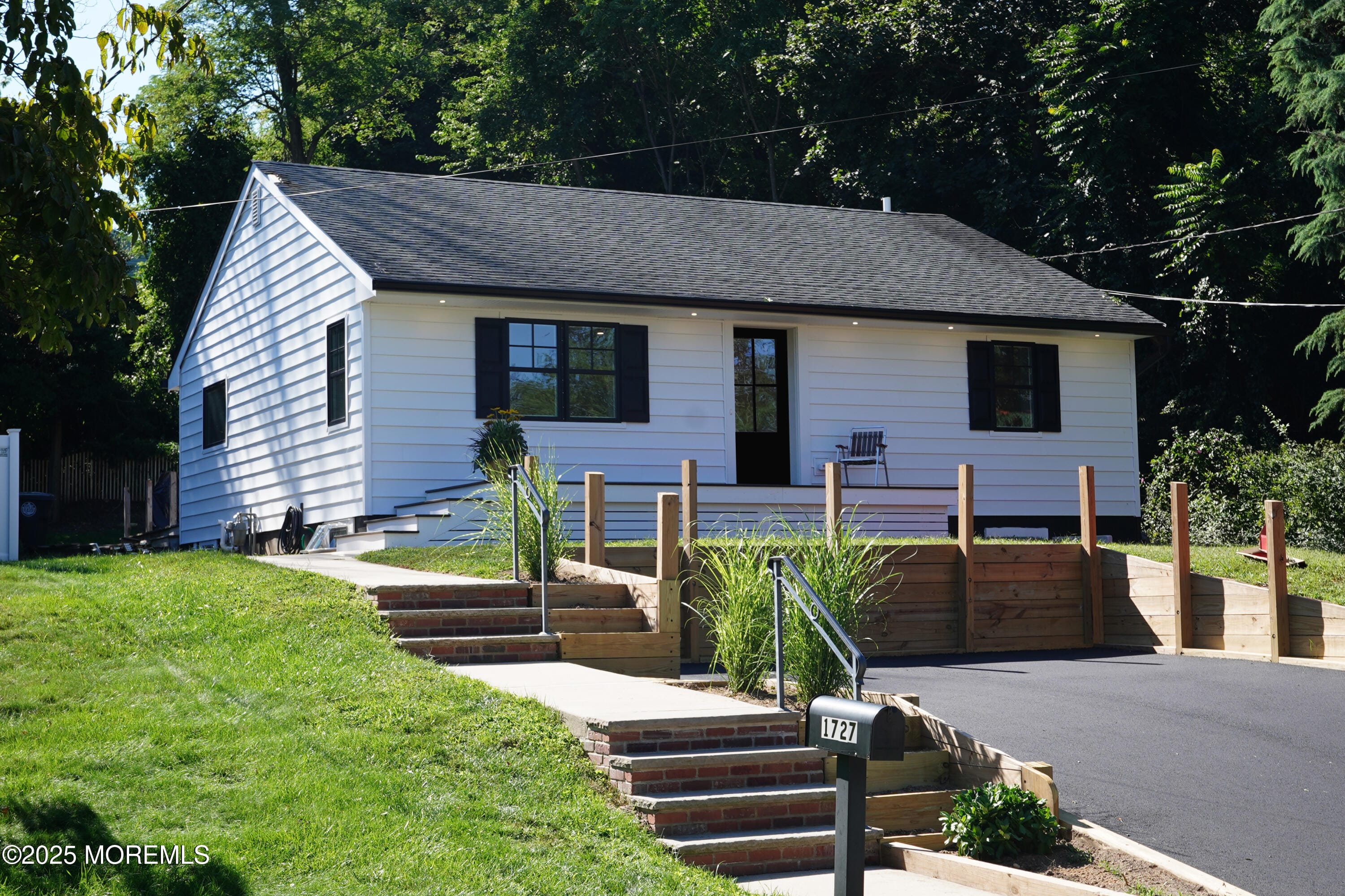 1727 Elizabeth Court Image 3