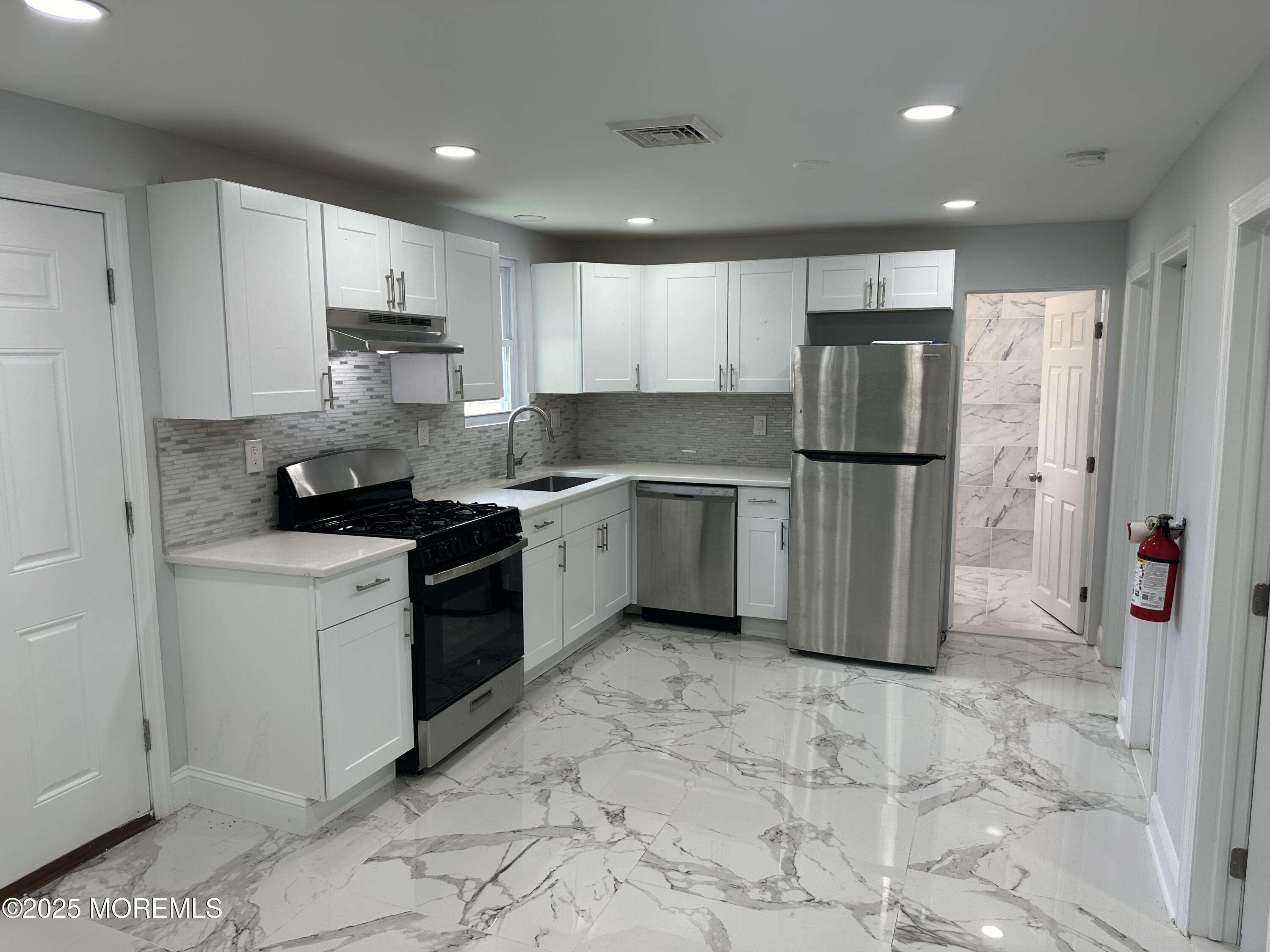 105 Floyd Lane Image 2