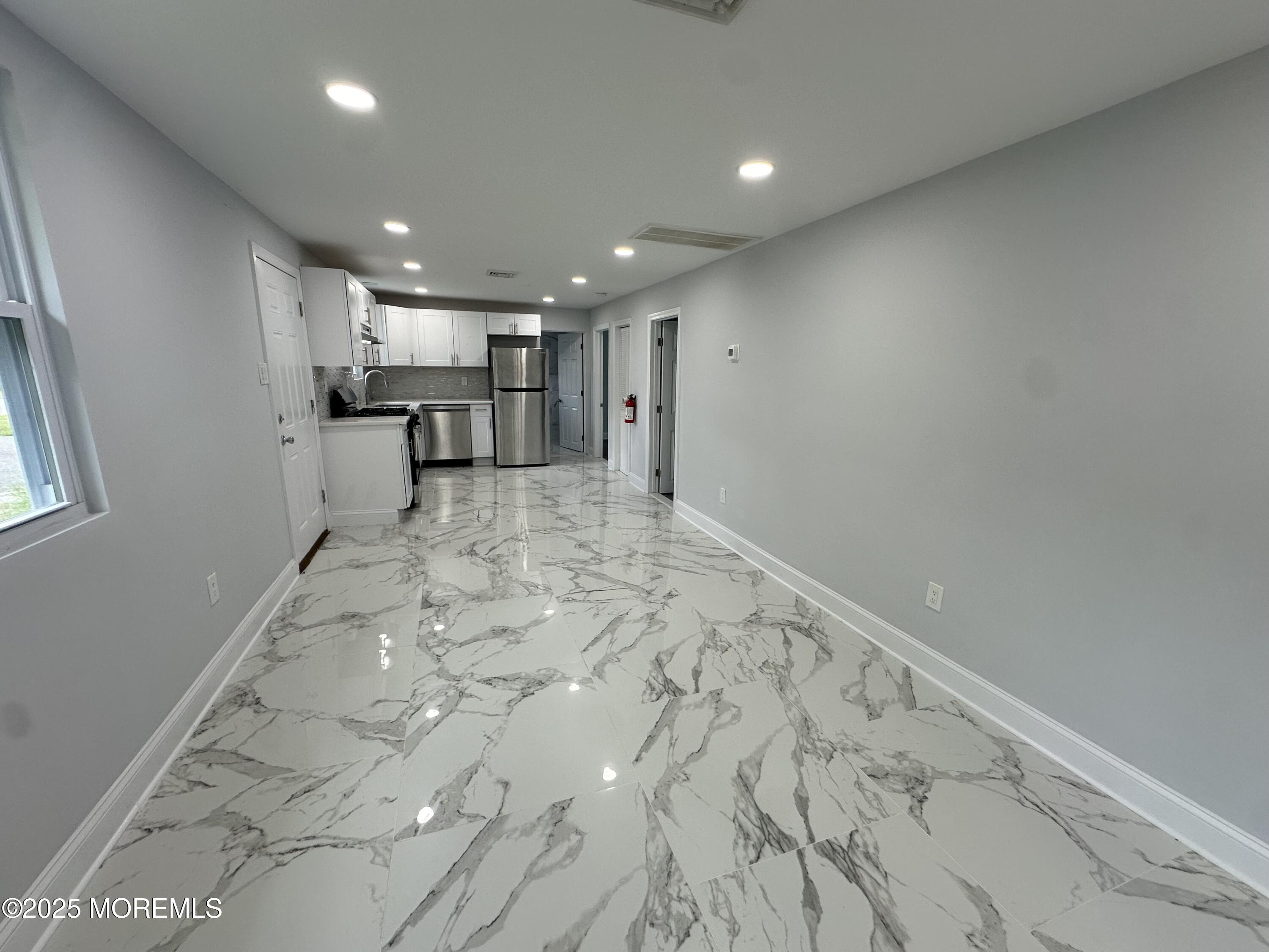 105 Floyd Lane Image 5