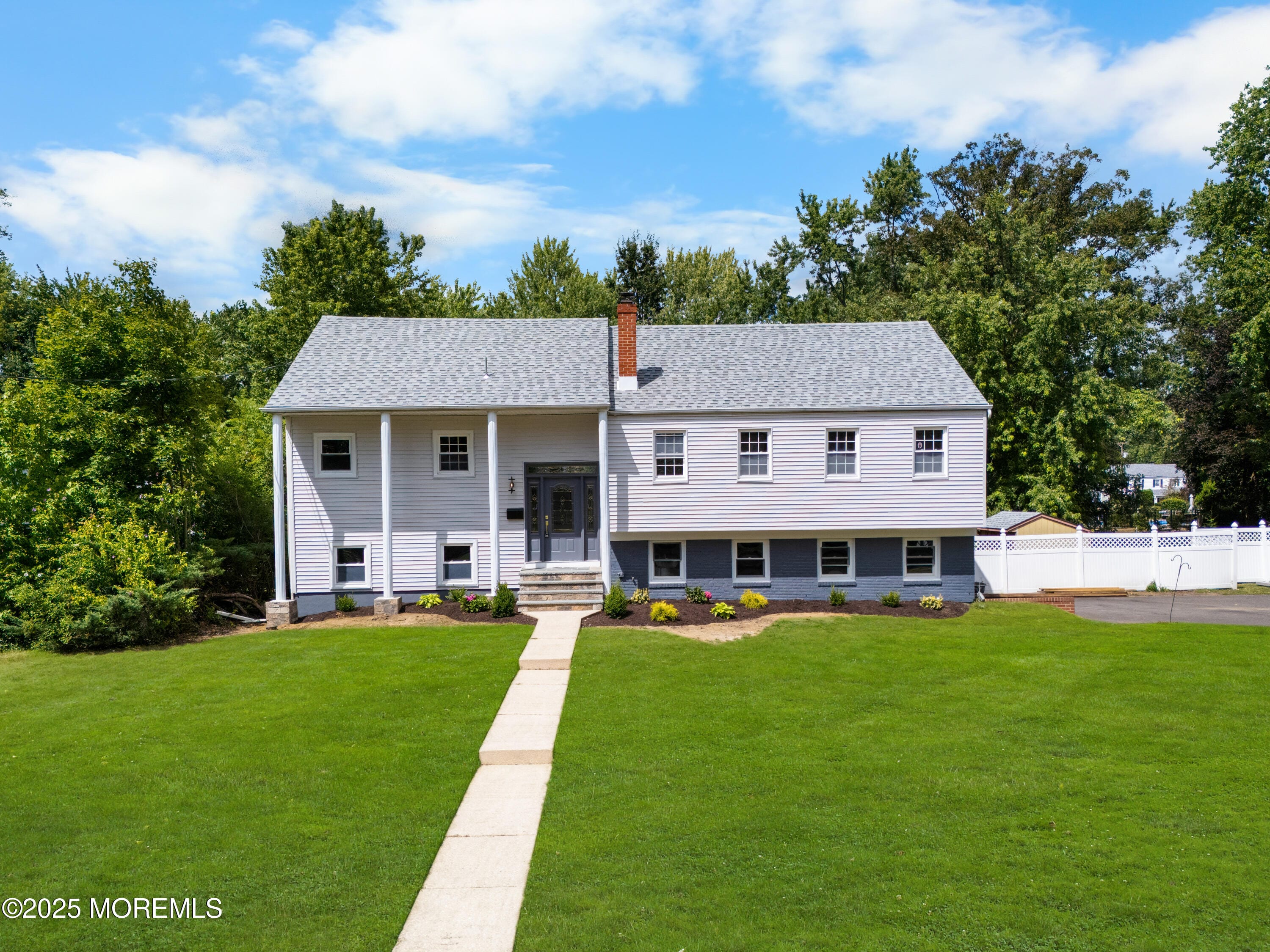 93 Stratford Drive Image 2