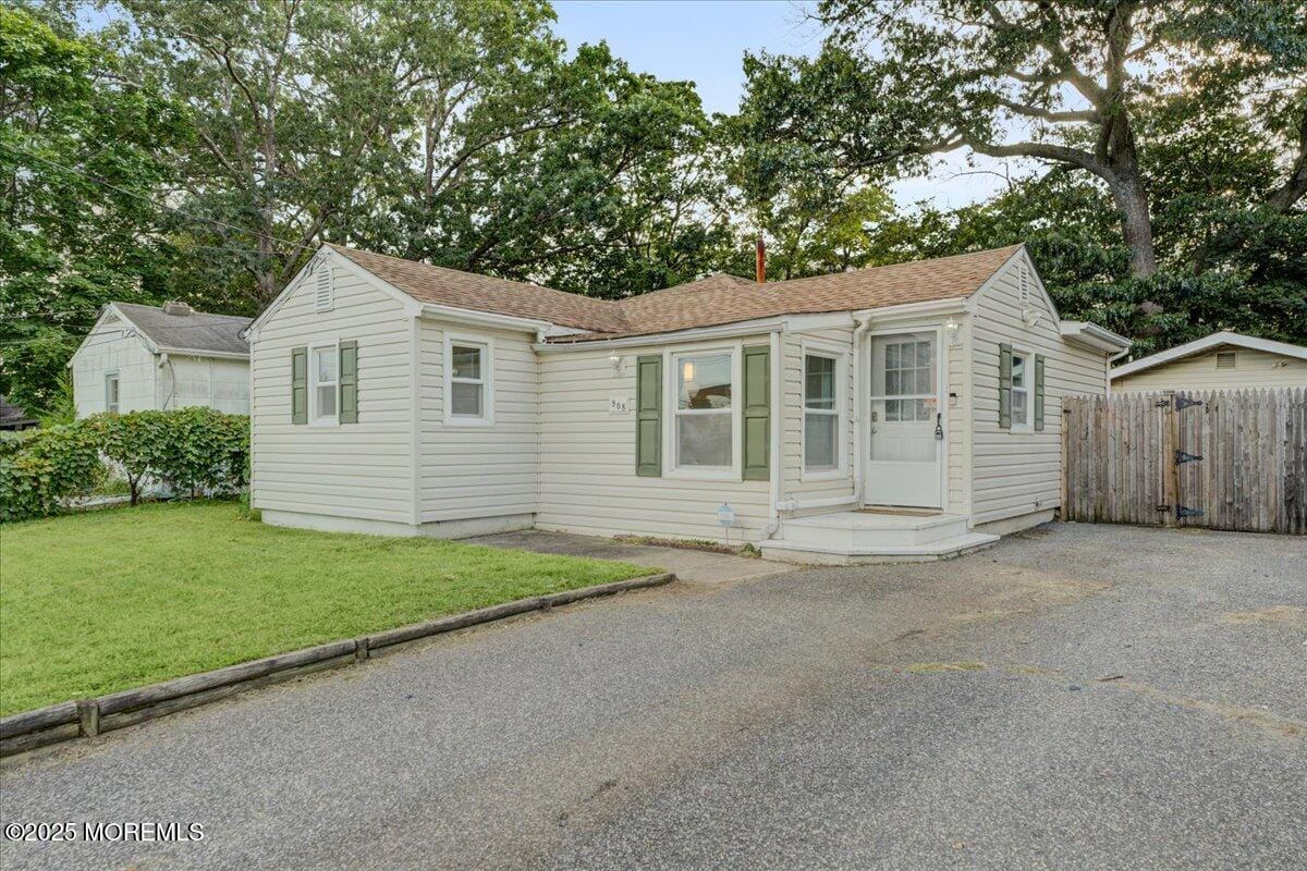 908 Bowling Green Drive Image 2