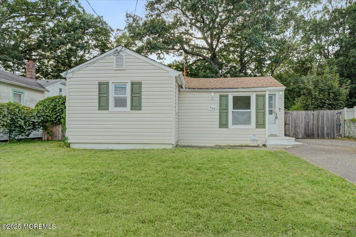 908 Bowling Green Drive Image 4