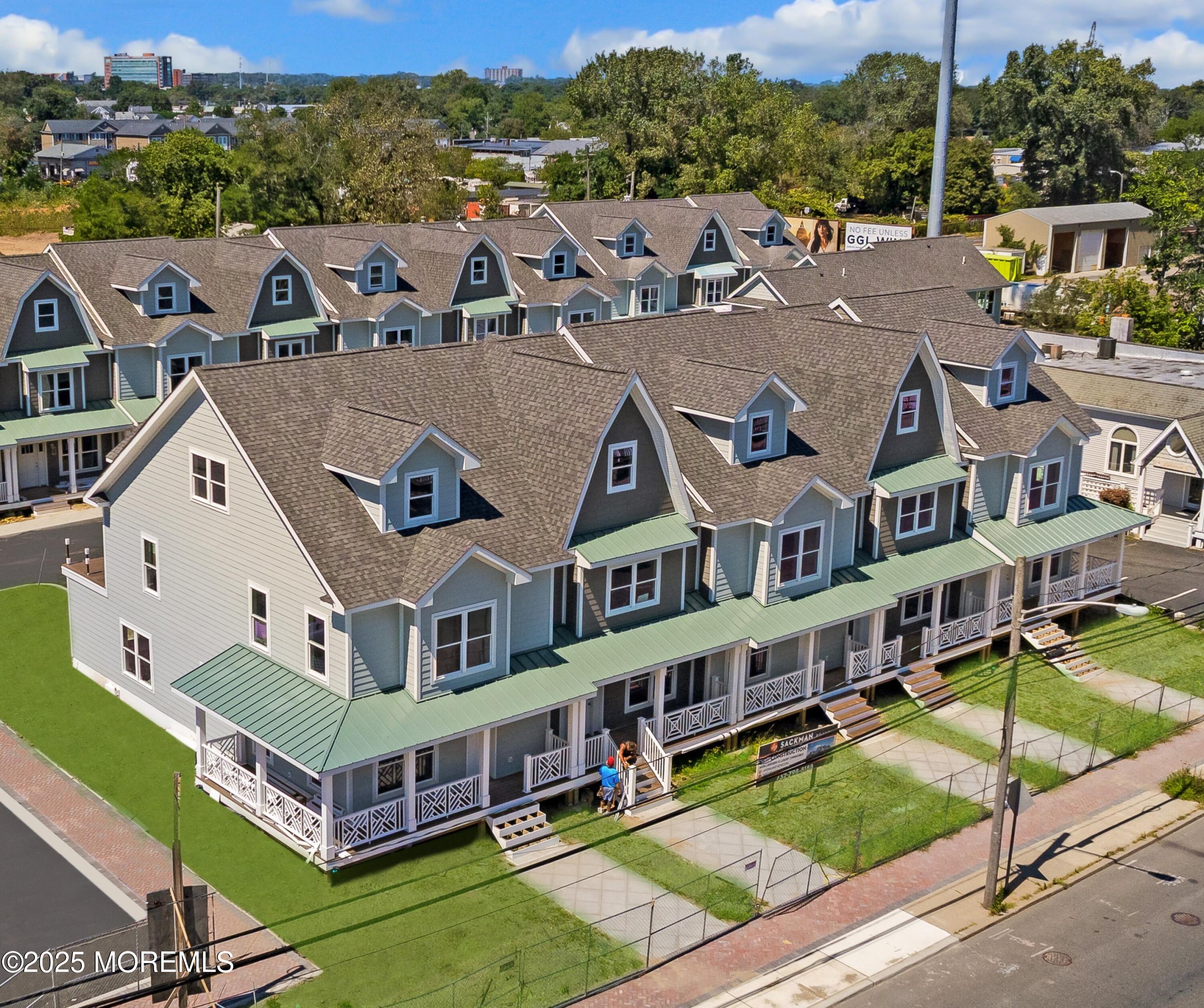 1 Railroad Avenue B6 Image 2