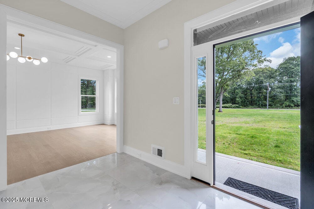 1656 N Bay Avenue Image 3