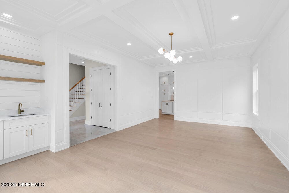 1656 N Bay Avenue Image 5
