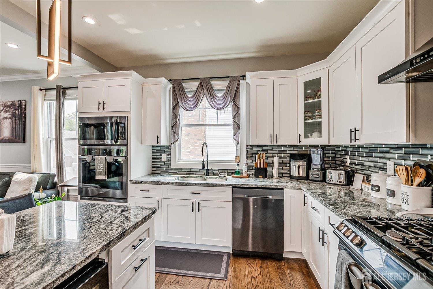 68 Dewey Avenue, Middlesex, NJ, 07067 image 39
