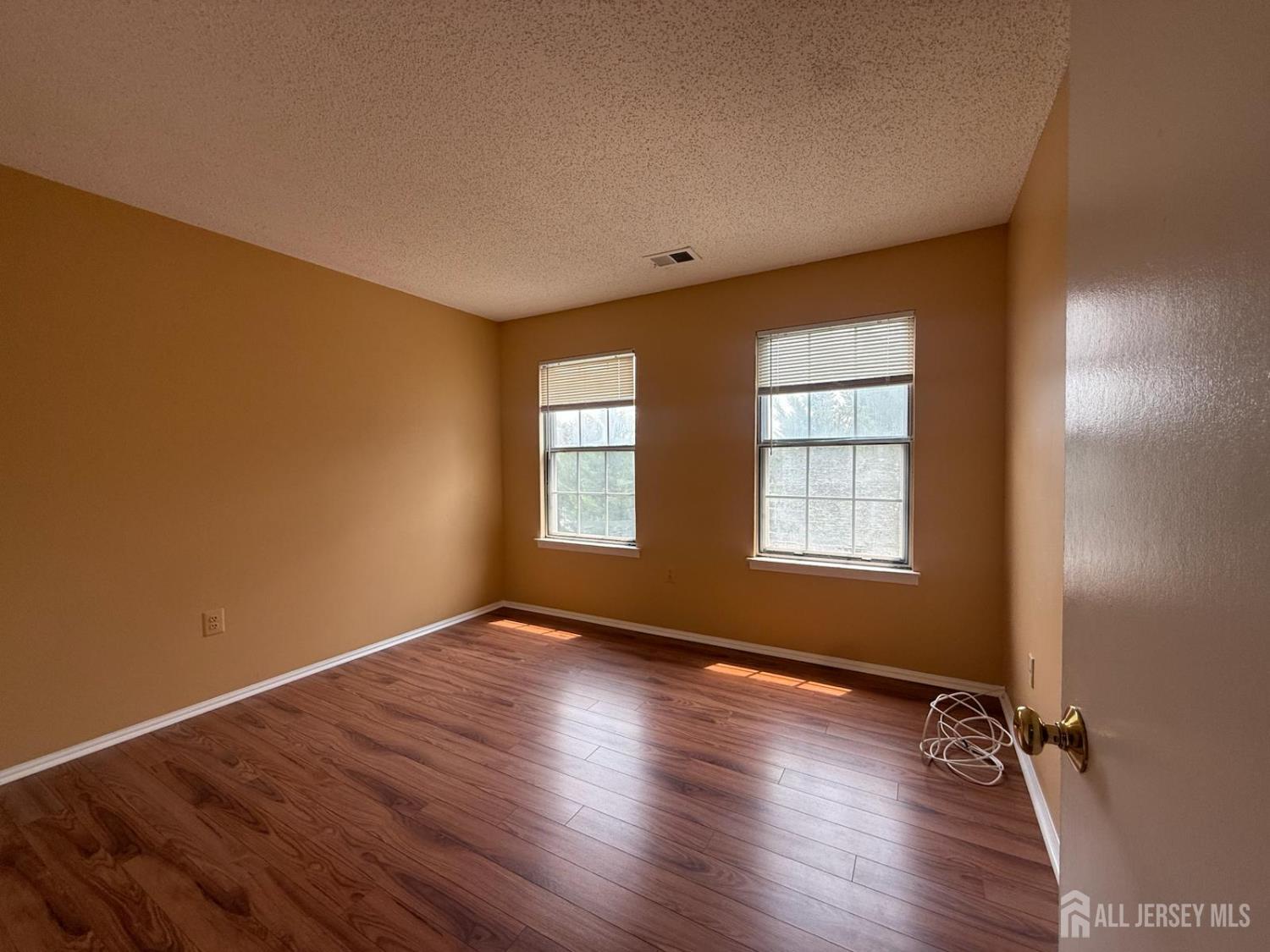 131 Albury Way, North Brunswick, NJ, 08902 image 21