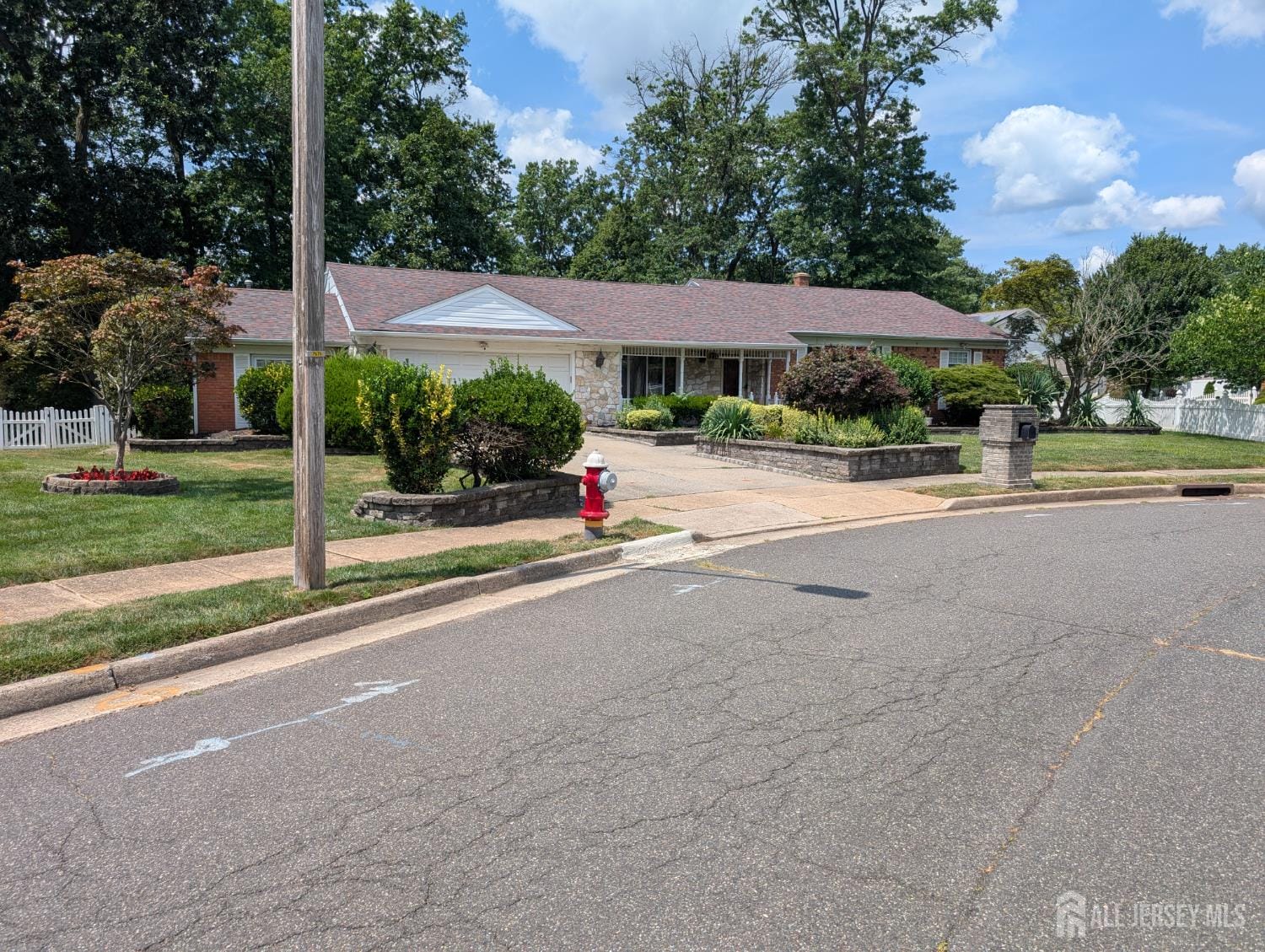 1274 Regency Place Image 2