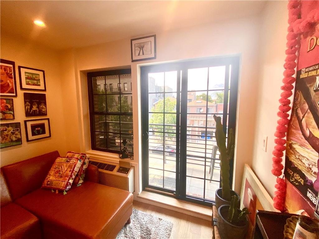 490 Van Buren Street 3A Image 1