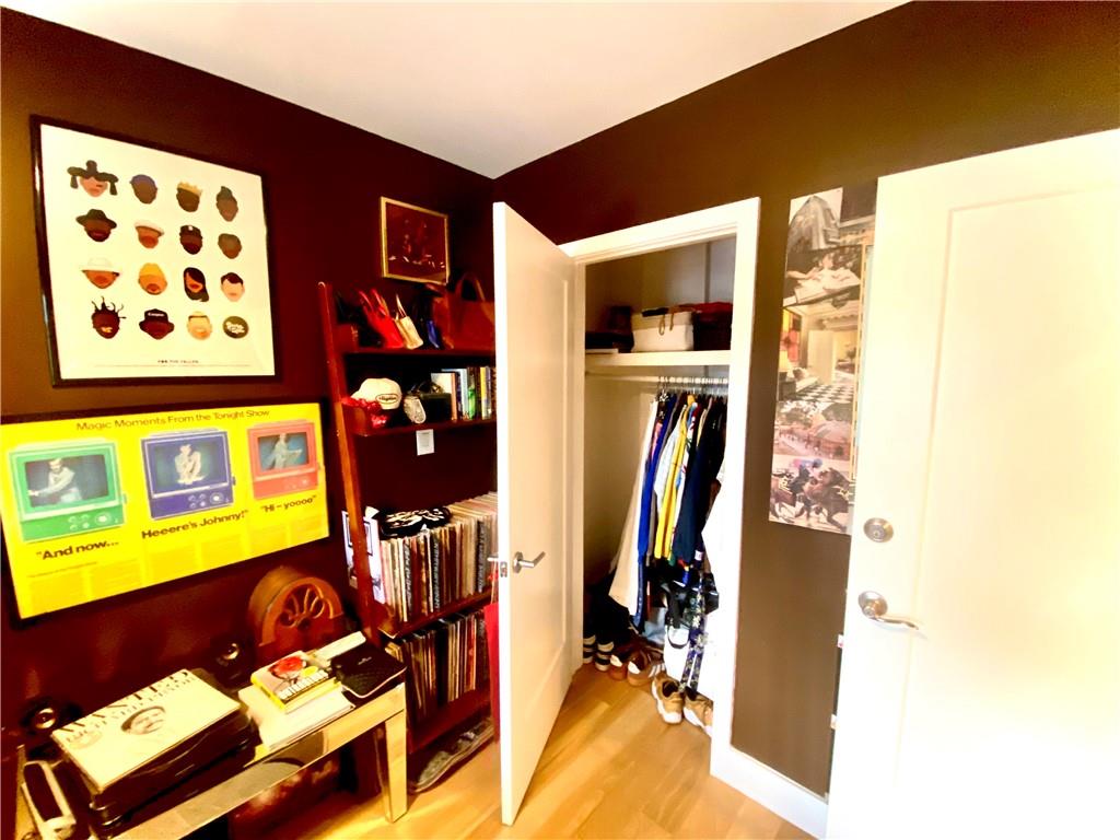 490 Van Buren Street 3A Image 3