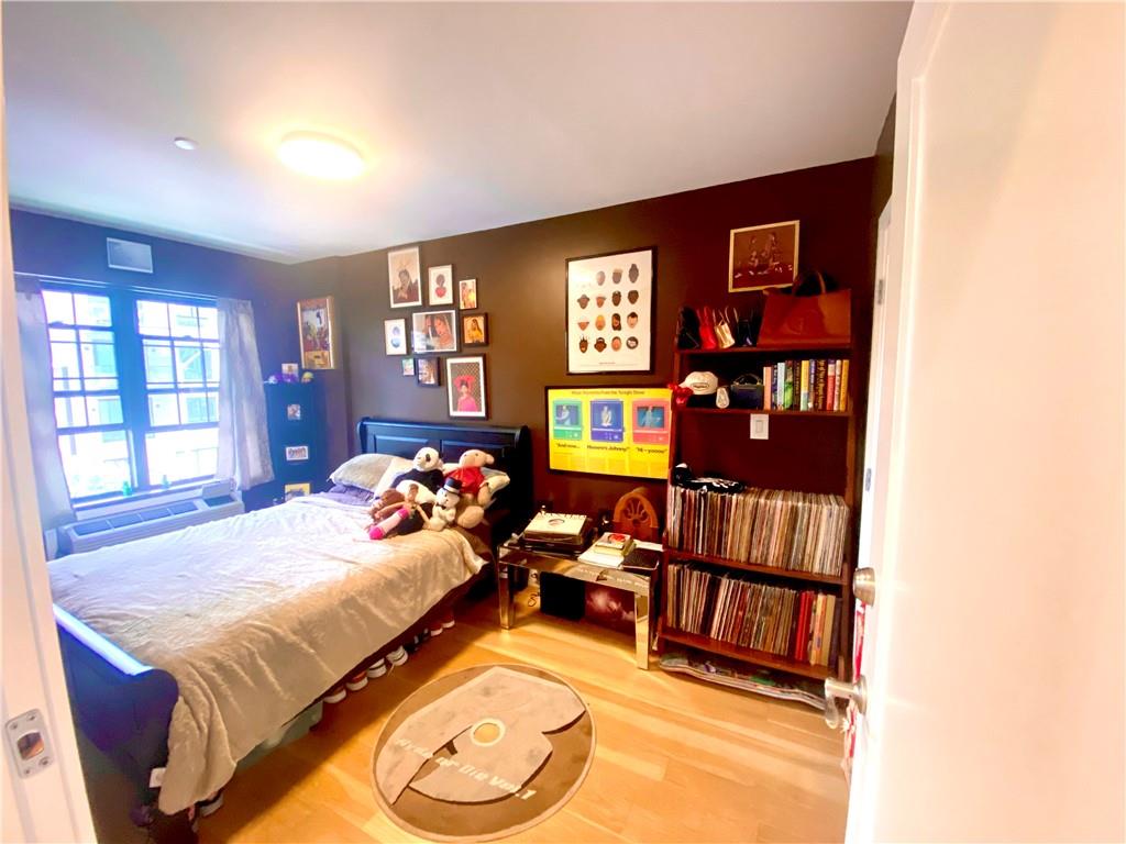 490 Van Buren Street 3A Image 4