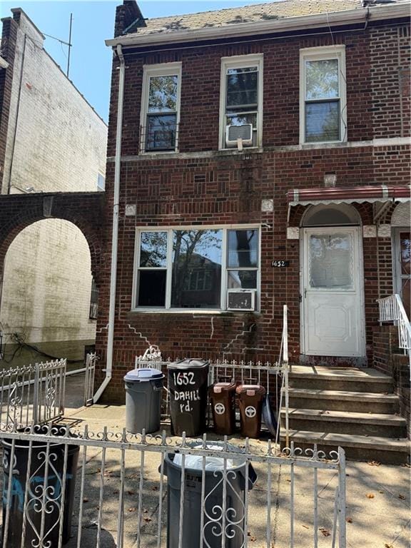 1652 Dahill Road Image 1