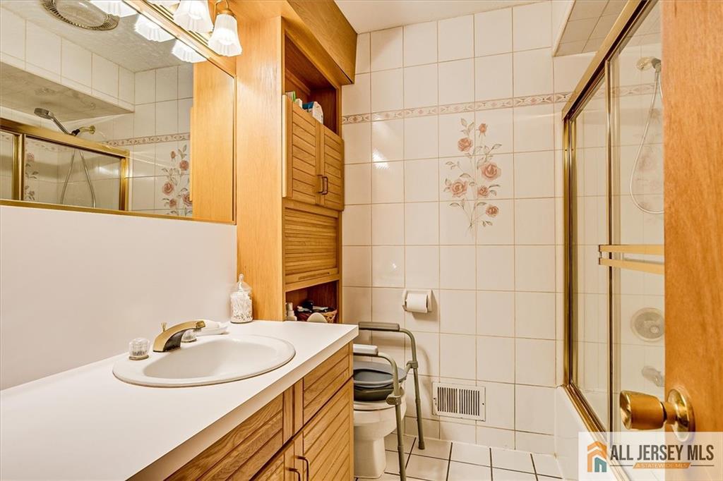 32 Chandler Road, Edison, NJ, 08820 image 22