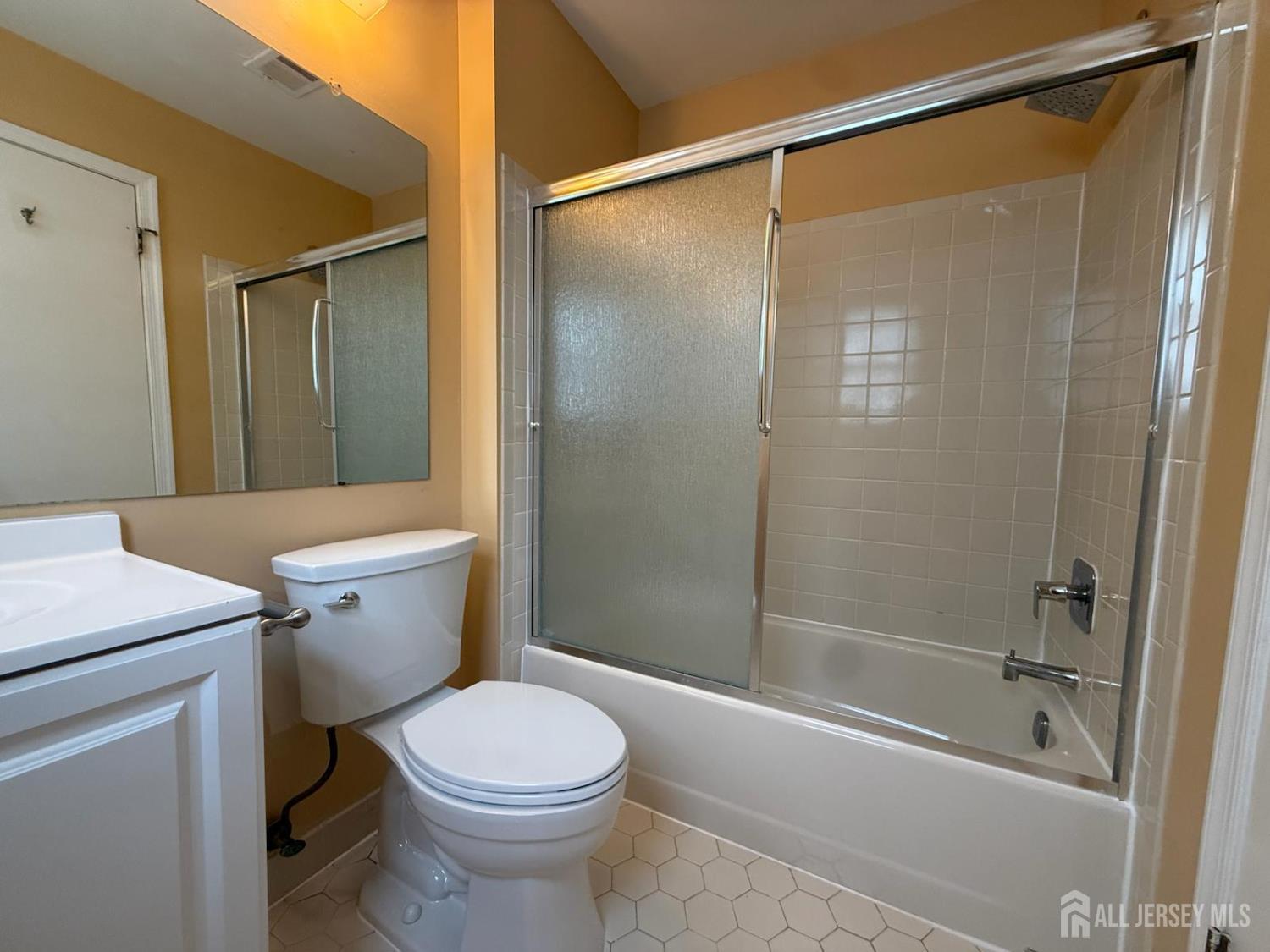 131 Albury Way, North Brunswick, NJ, 08902 image 22