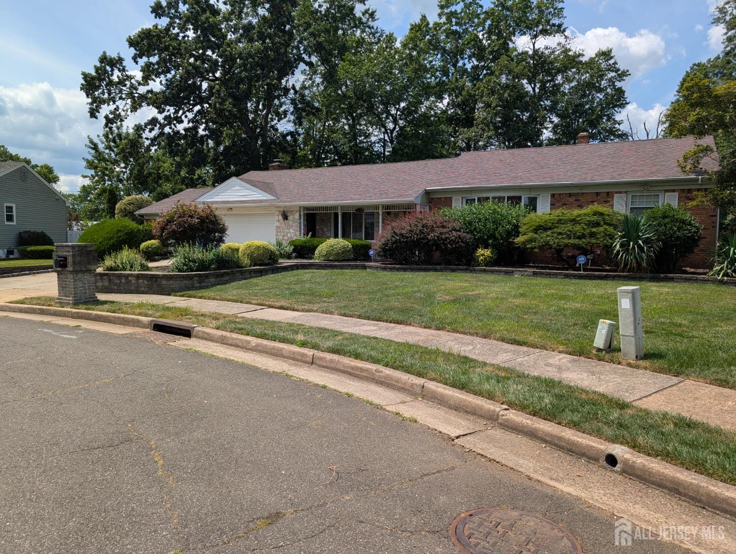 1274 Regency Place Image 1