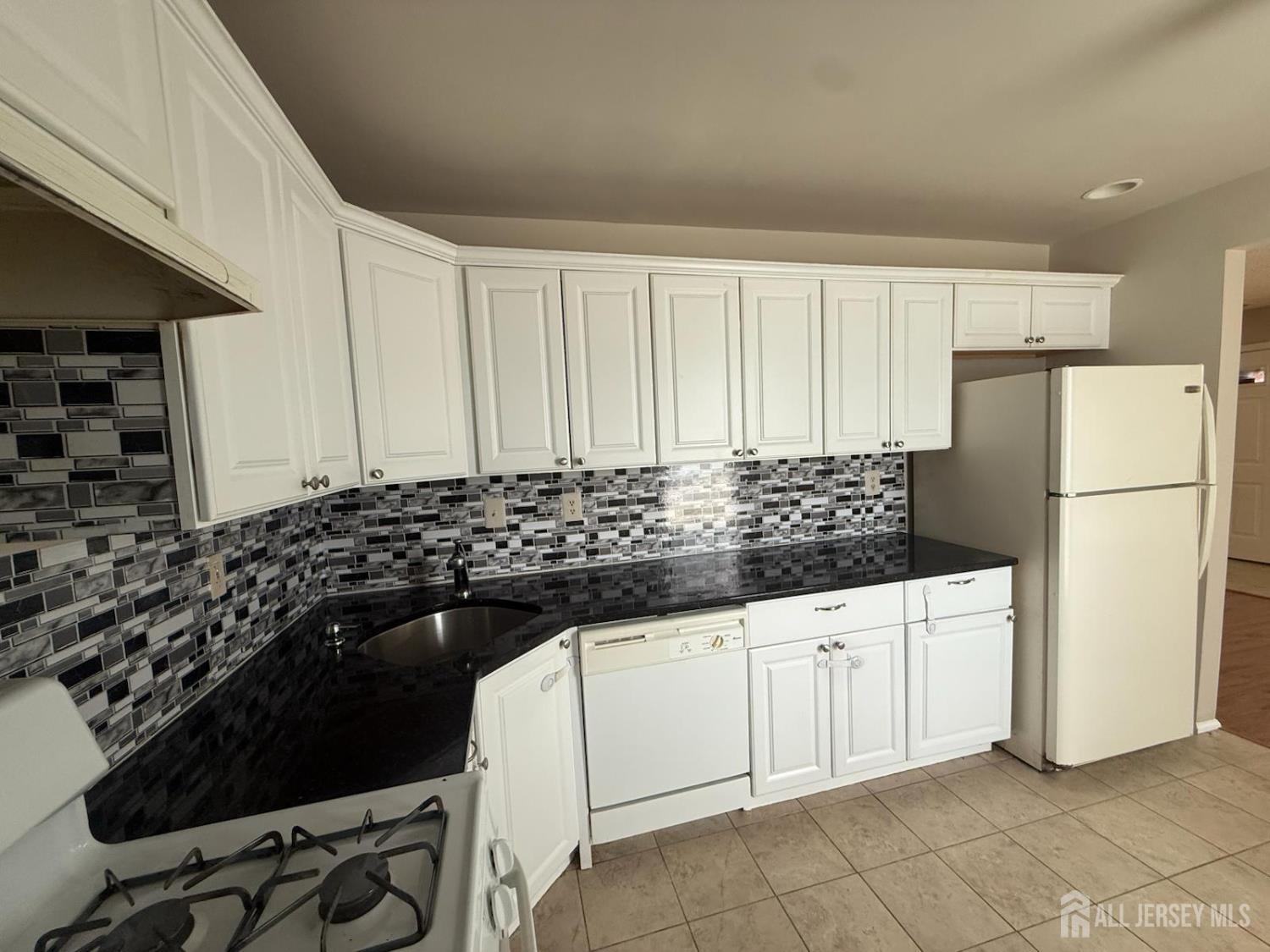131 Albury Way, North Brunswick, NJ, 08902 image 38