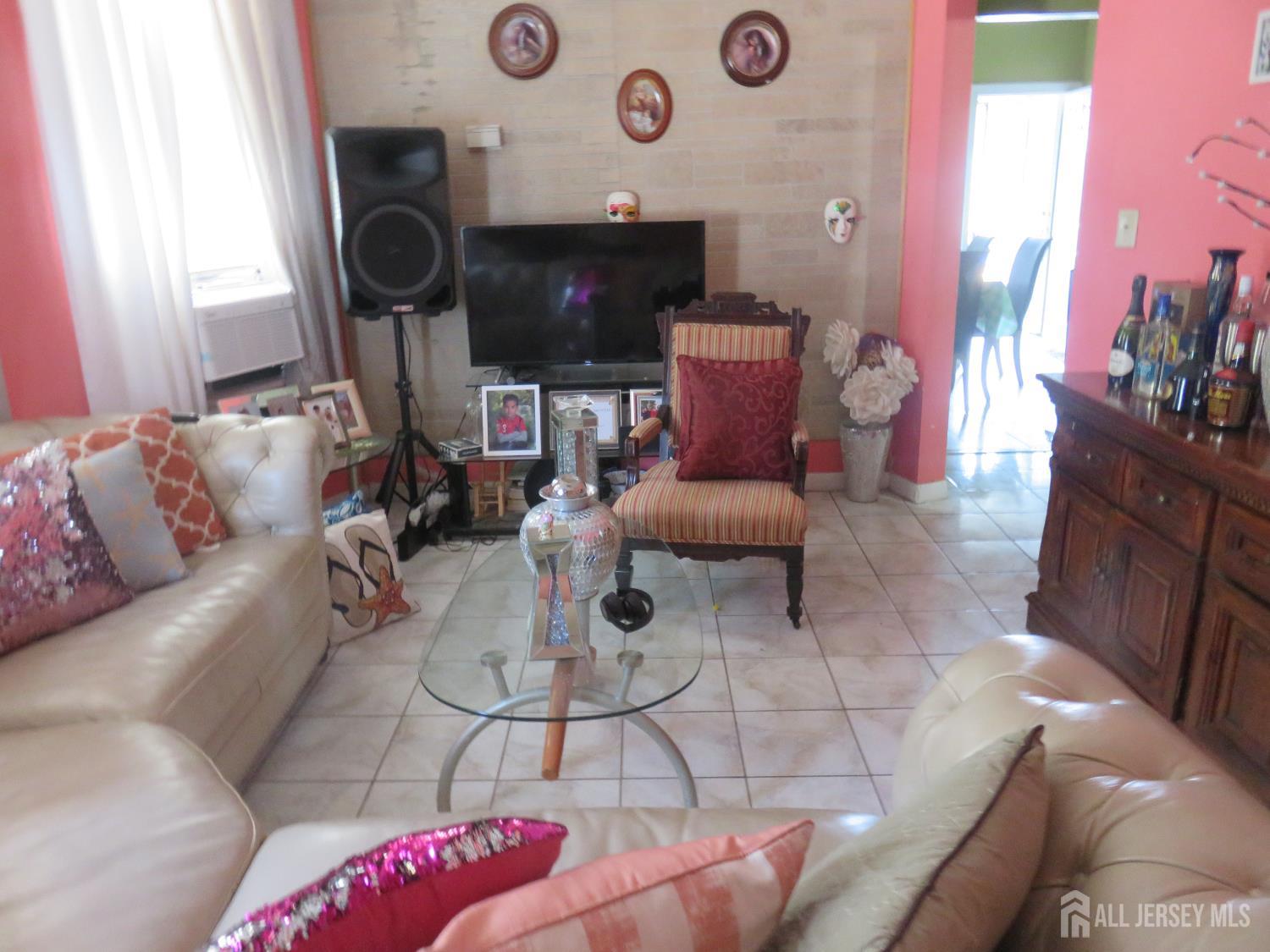 287 Washington Street Image 4