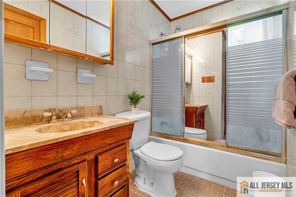 8 Whitehall Avenue, Edison, NJ, 08820 image 24