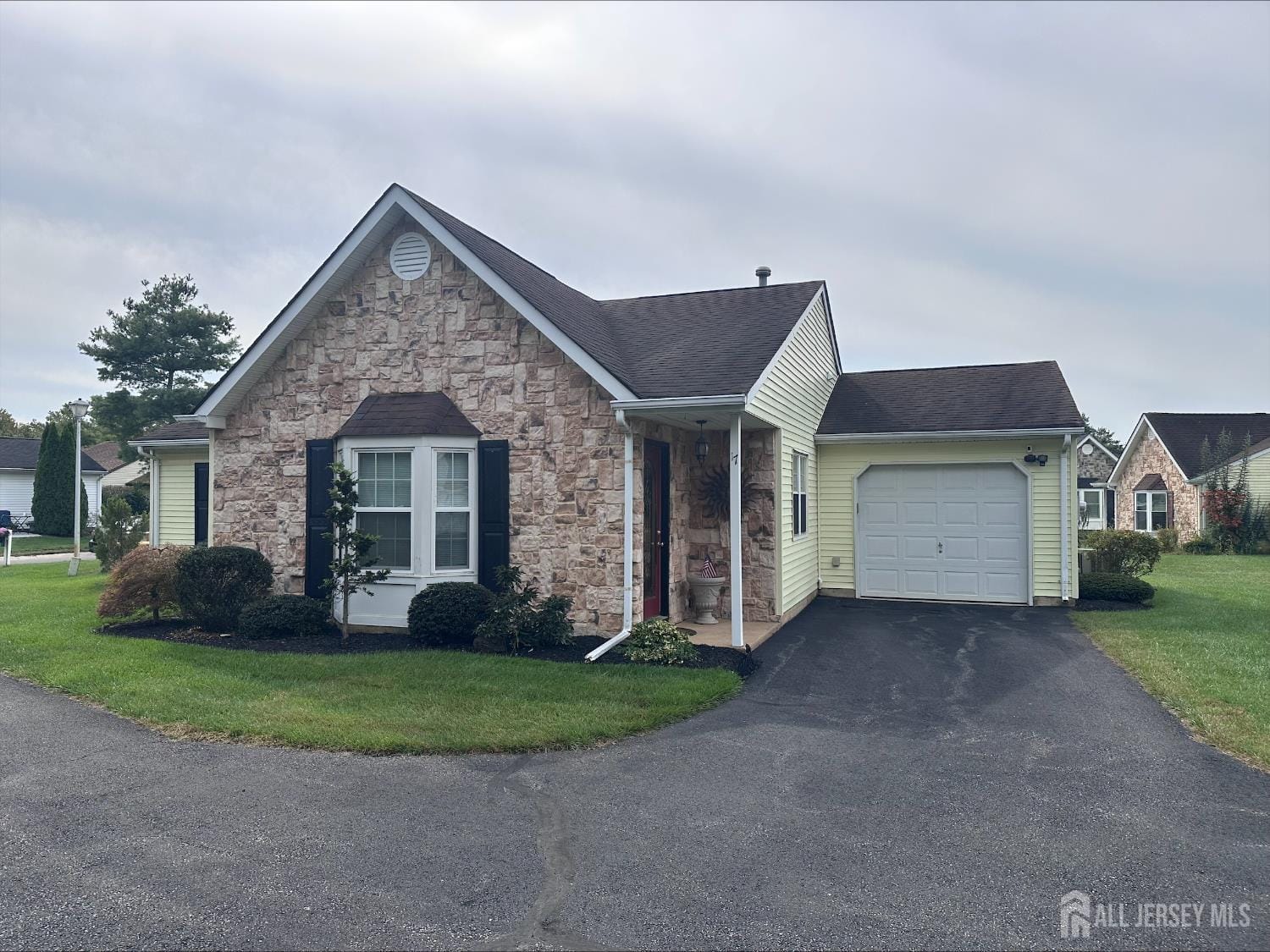 17 Ivy Ridge Close Image 2