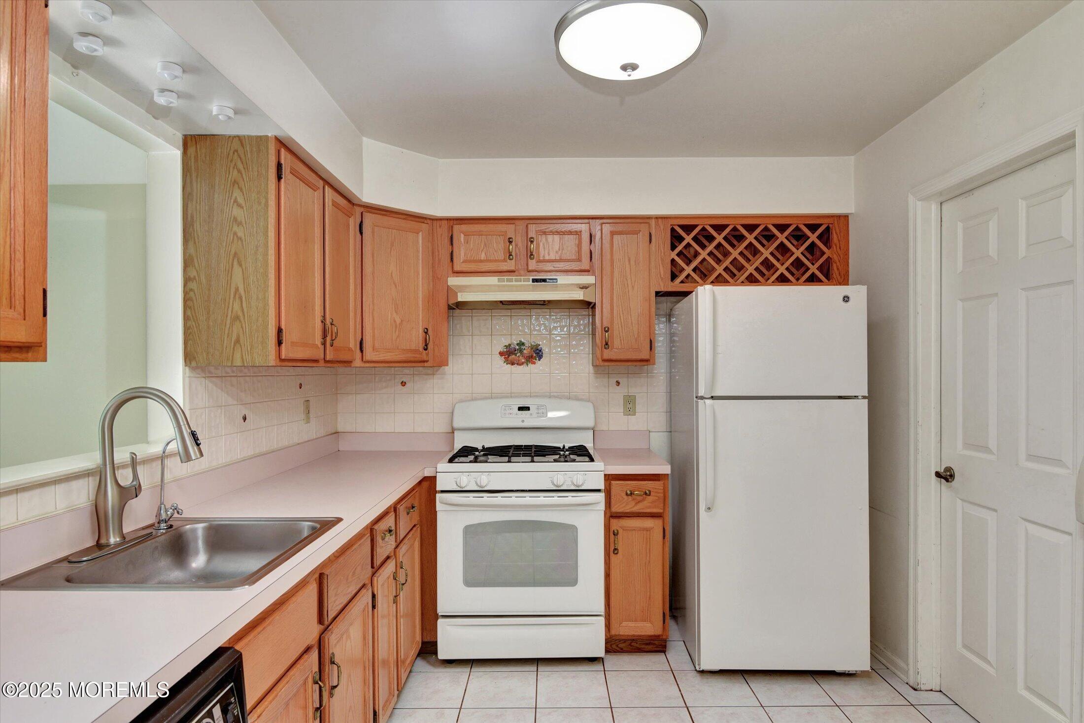 39 Poplar Place, Freehold, NJ, 07728 image 10