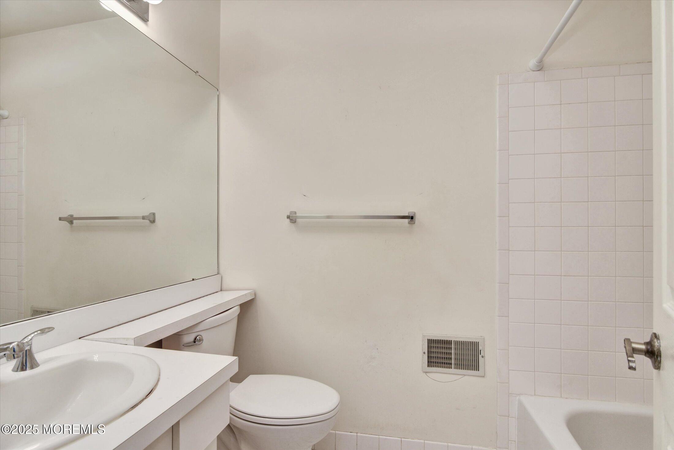 39 Poplar Place, Freehold, NJ, 07728 image 15